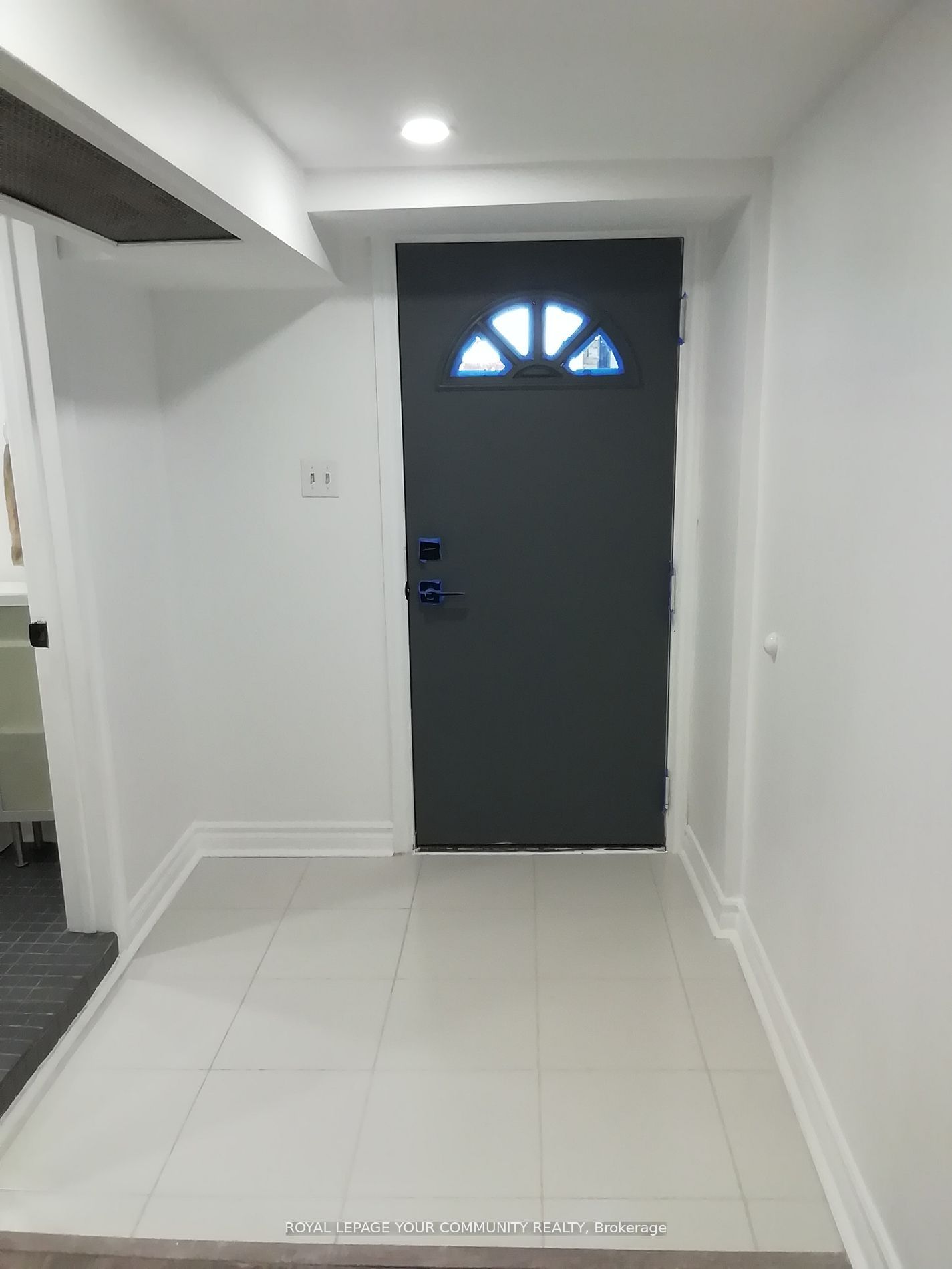 Unit Lower - 10 Ulster Street, Toronto 5