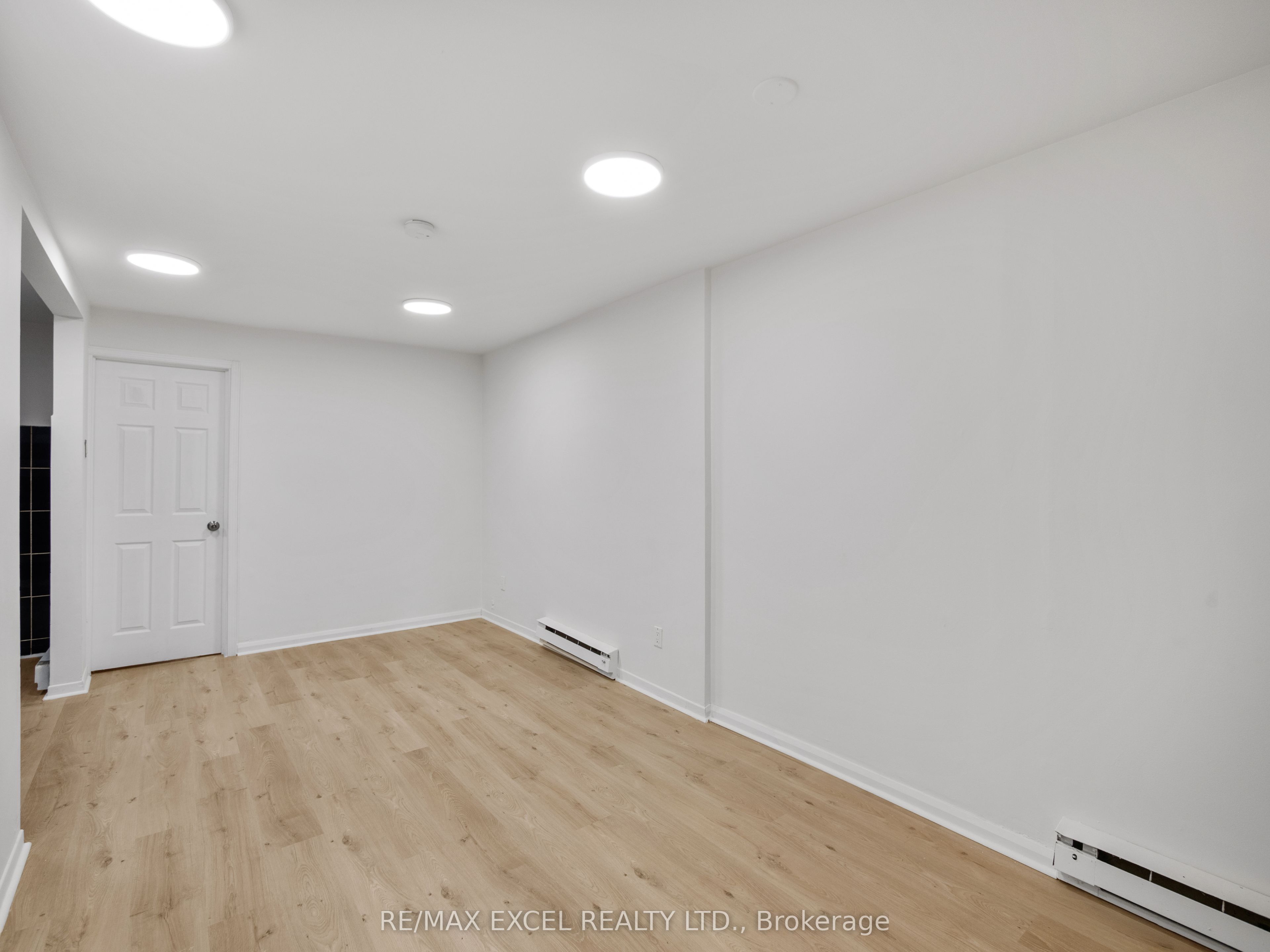 Unit Bsmt - 137 Gerrard Street E, Toronto 2