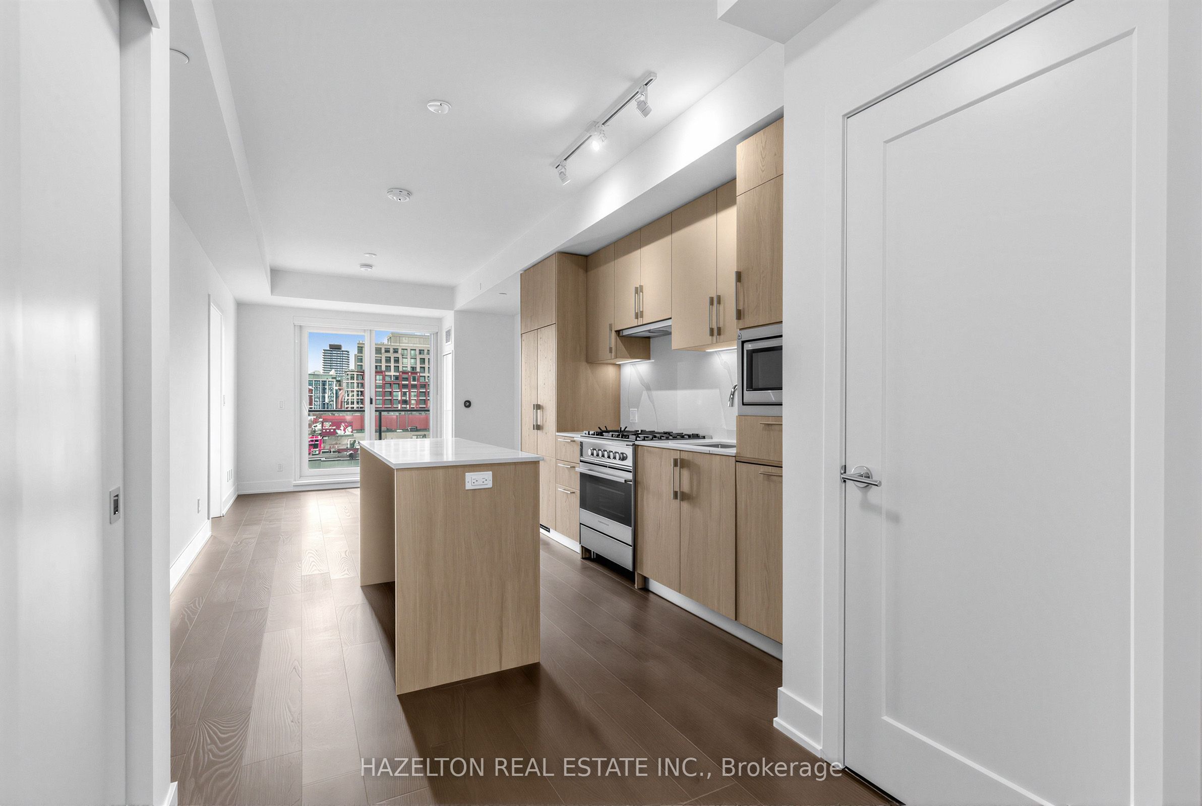 Unit 711 - 8 Manor Road W, Toronto 4