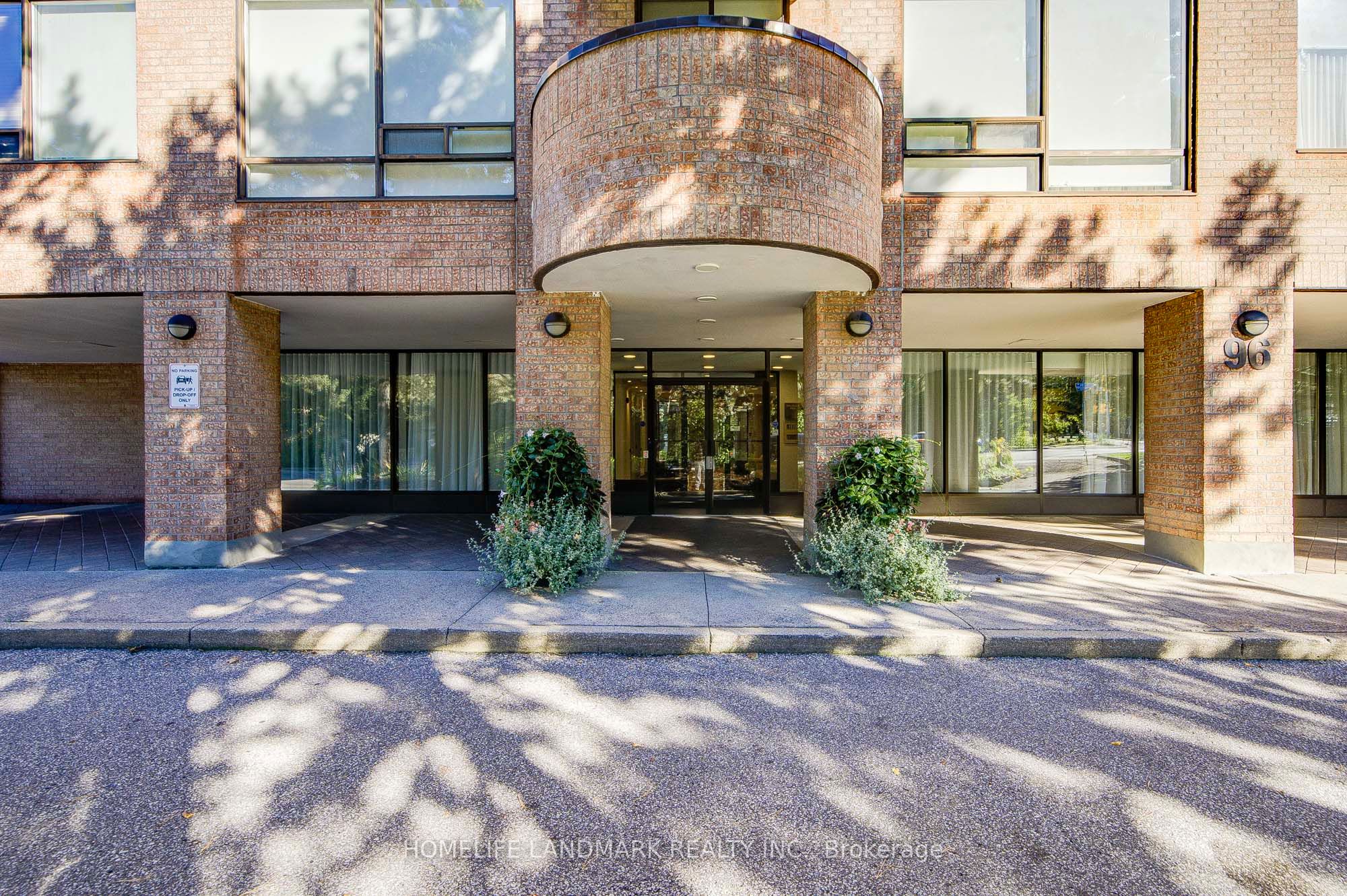 Unit 301 - 96 Fifeshire Road, North York 3