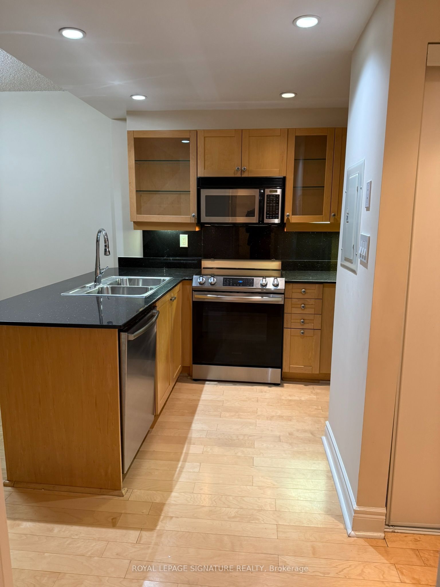 Unit 1705 - 80 Cumberland Street, Toronto 3