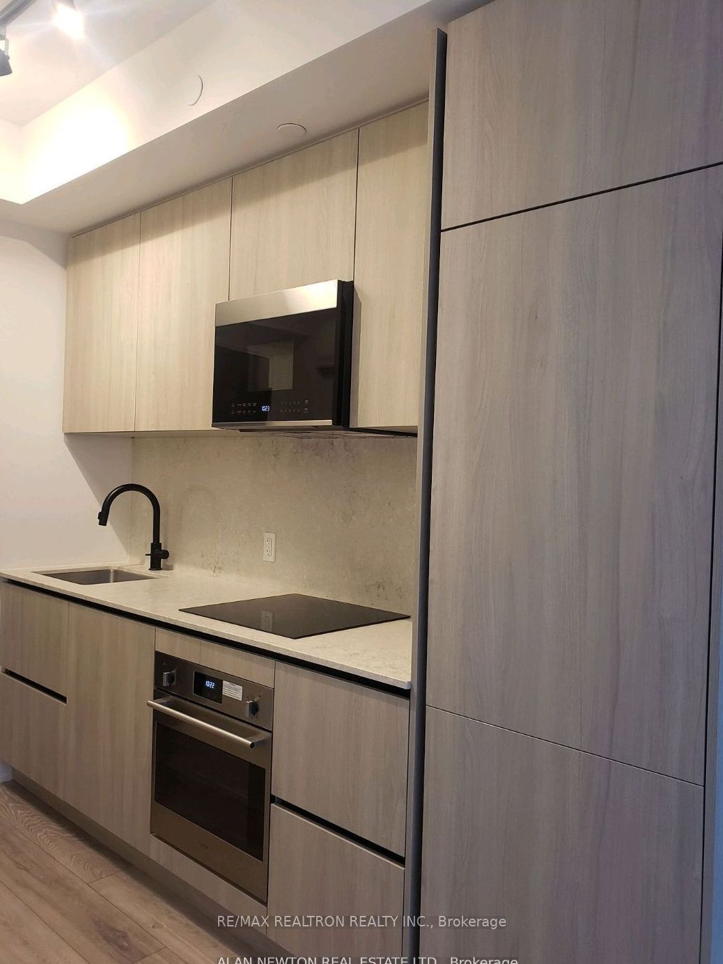 Unit 815 - 108 PETER Street, Toronto 5