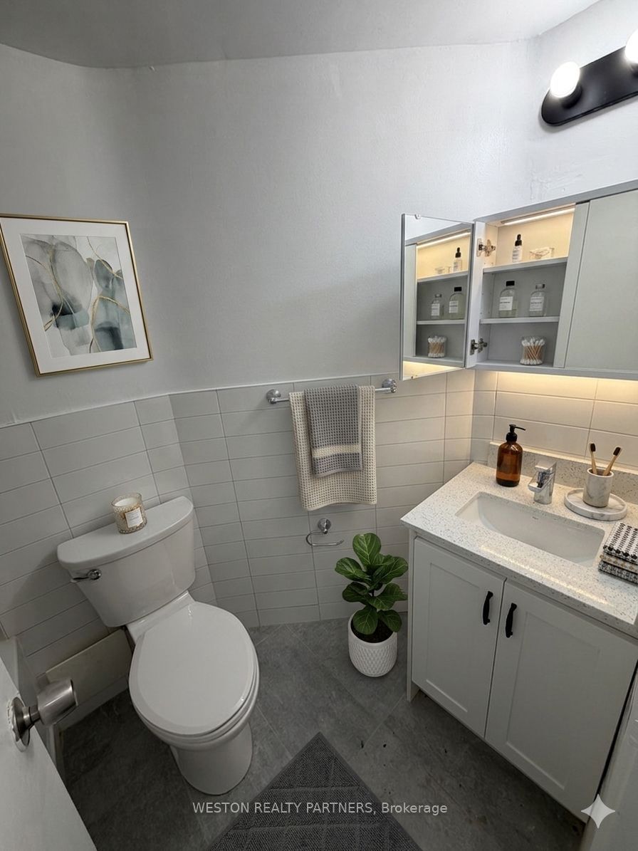 Unit 202 - 171 Erskine Avenue, Toronto 4