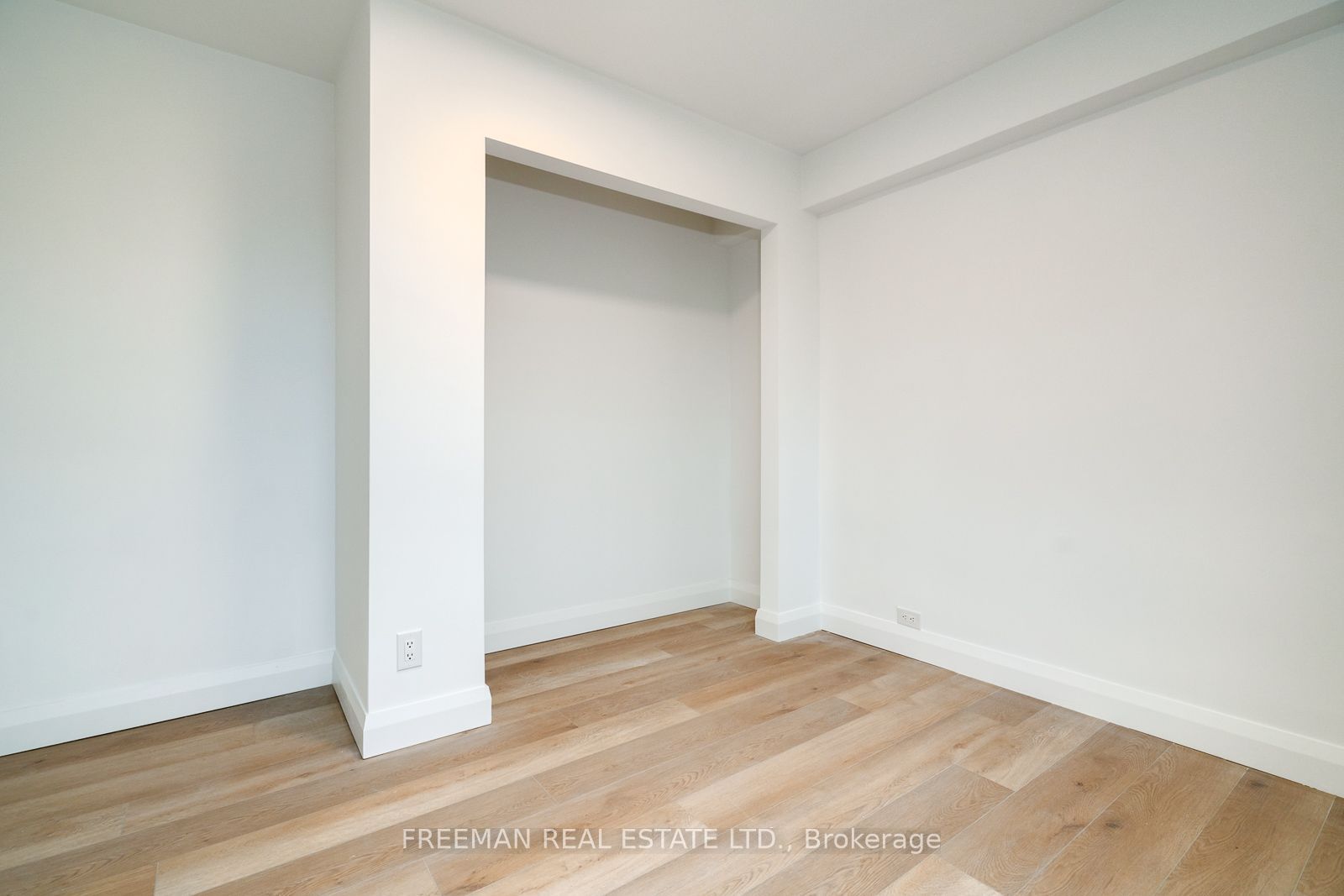 2707 Yonge Street, Toronto 5