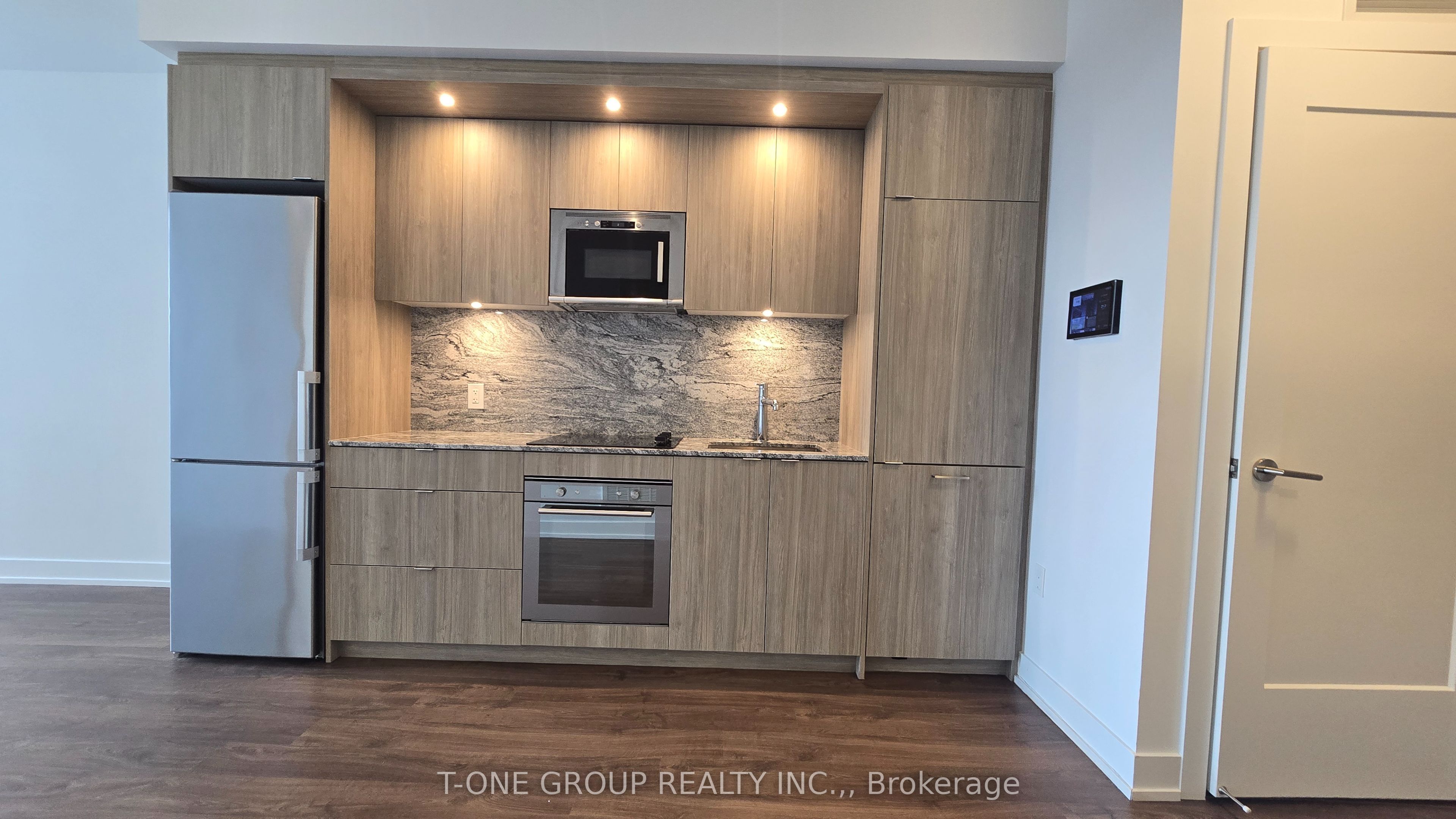 Unit 406 - 30 Inn on the Park Drive, North York 5
