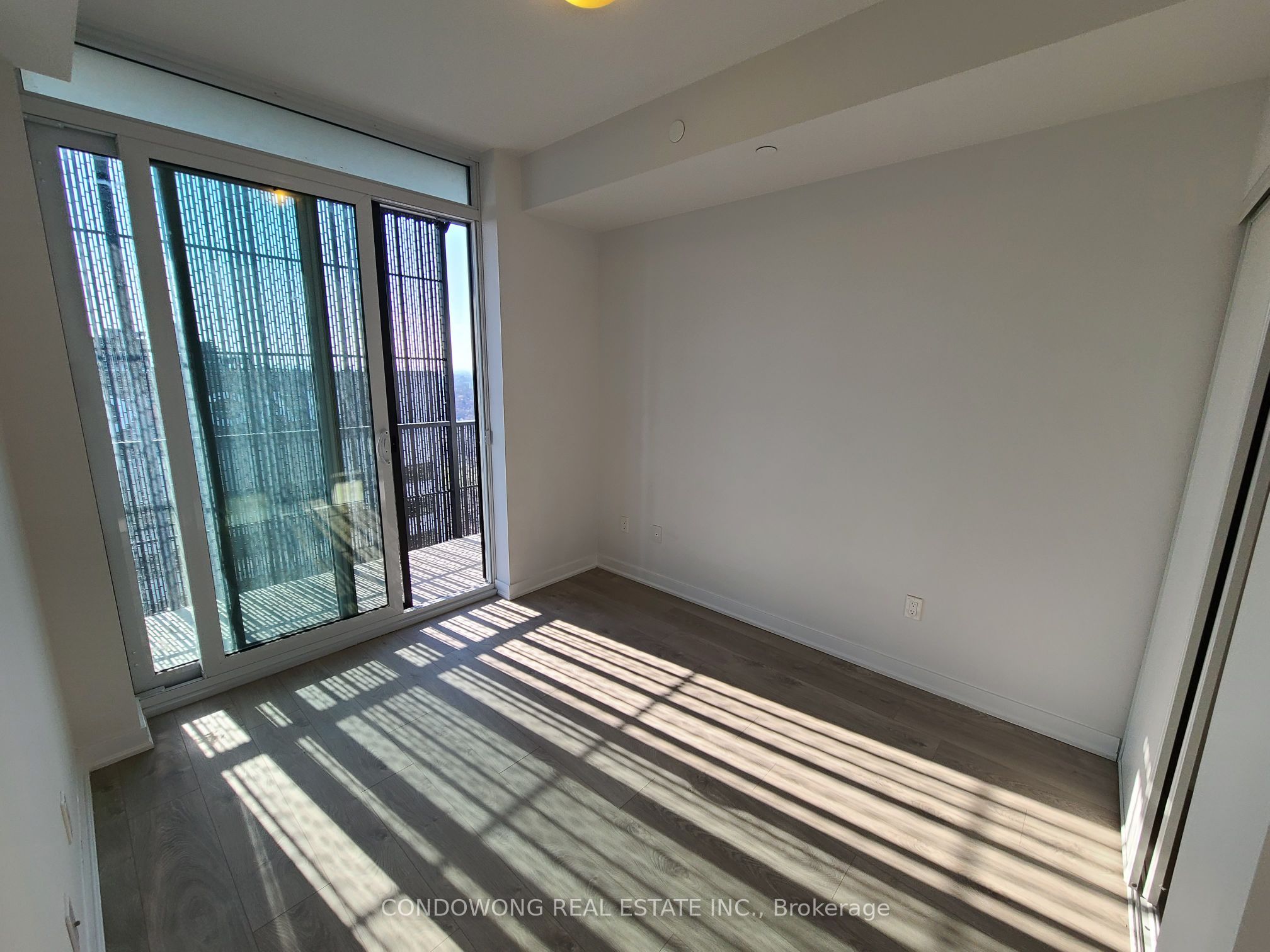 Unit 3704 - 8 Eglinton Avenue E, Toronto 5