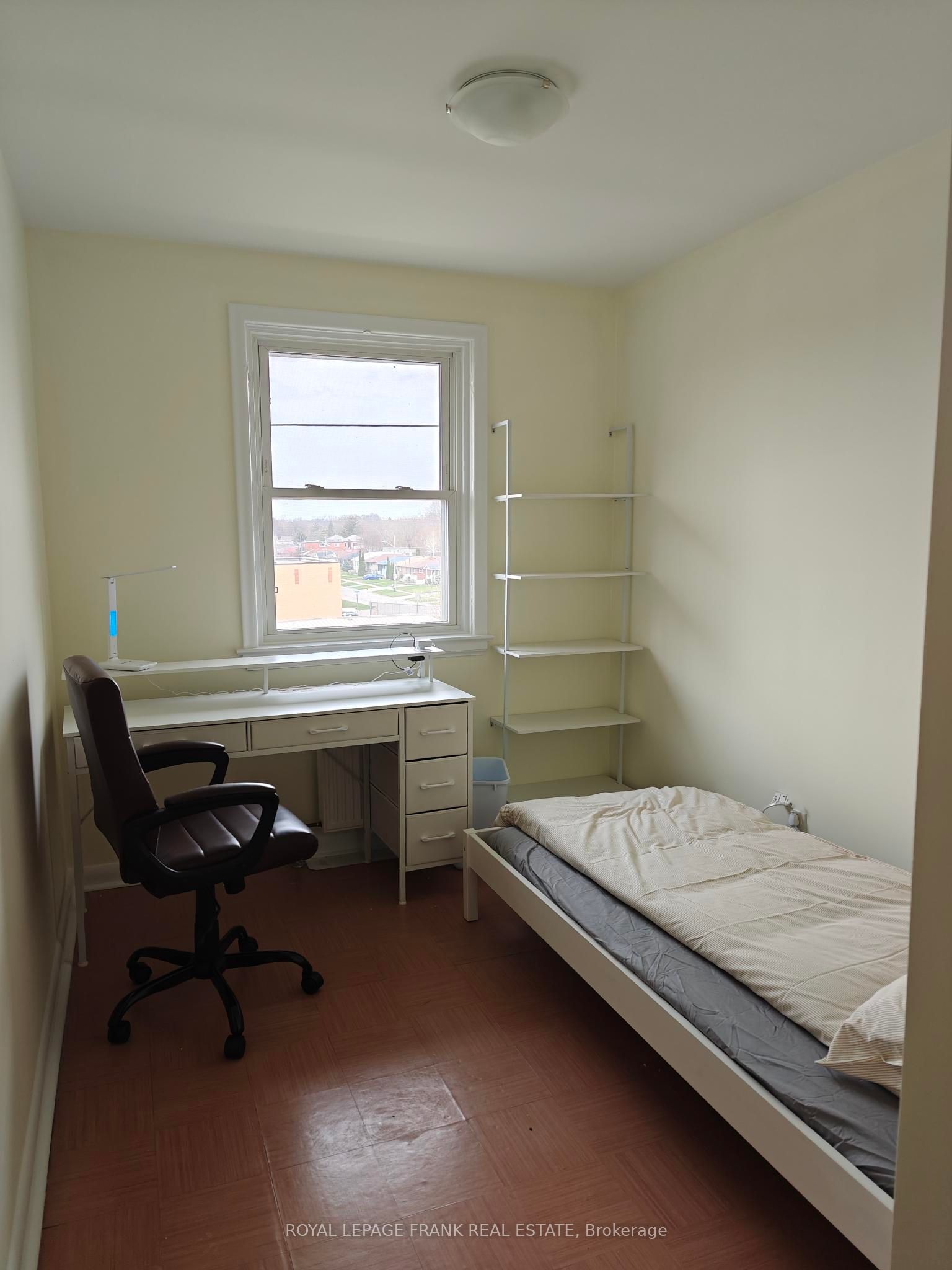 Unit Room 10 - 374 Central Park Boulevard S, Oshawa 2