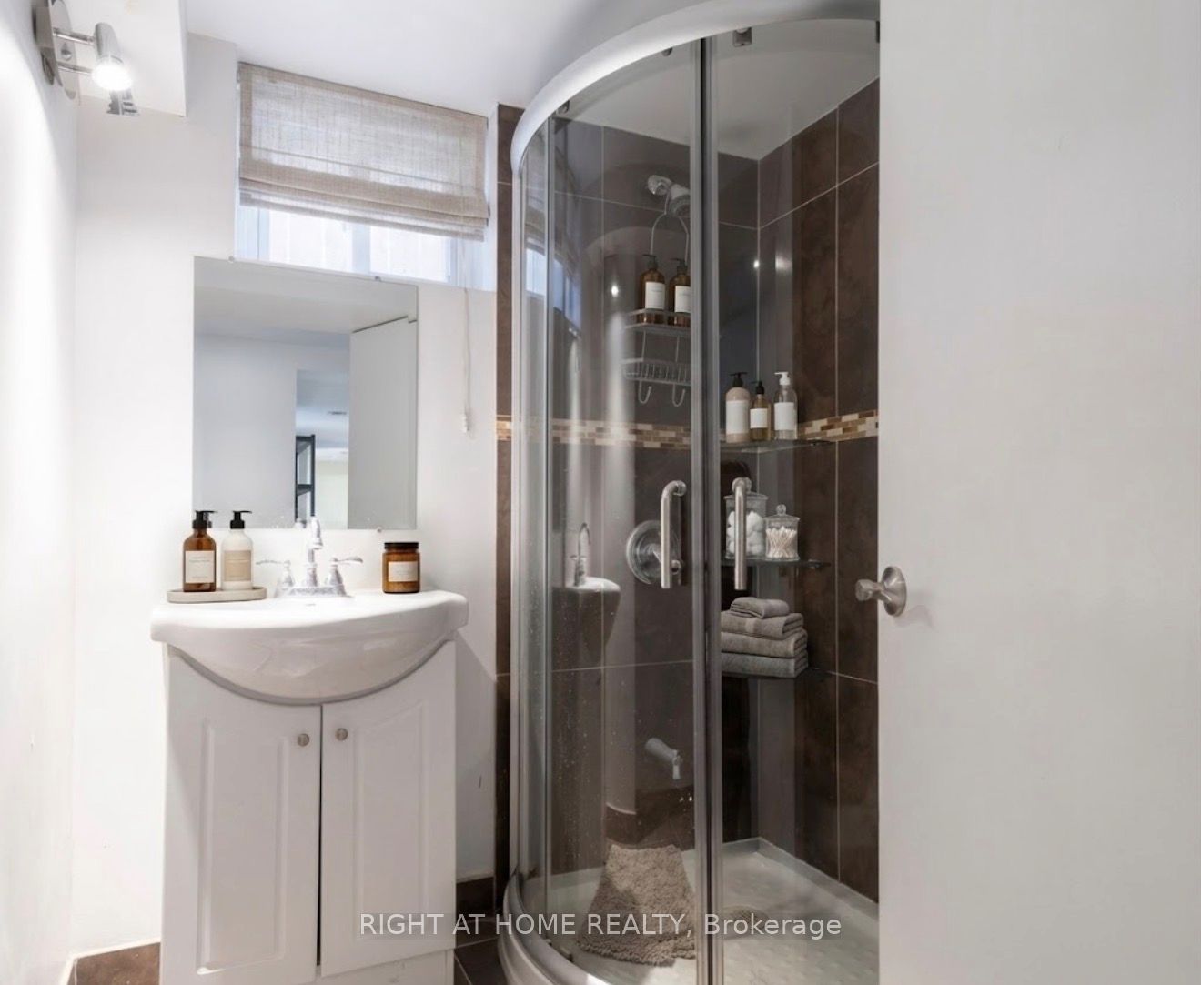 Unit Lower - 46 Shrewsbury Square, Scarborough 4