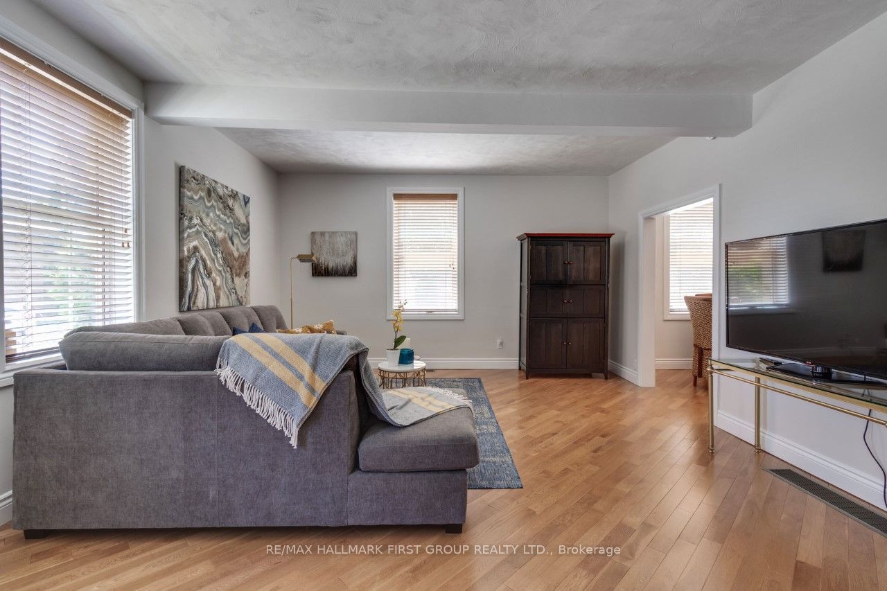 26 Whiting Avenue, Oshawa 4