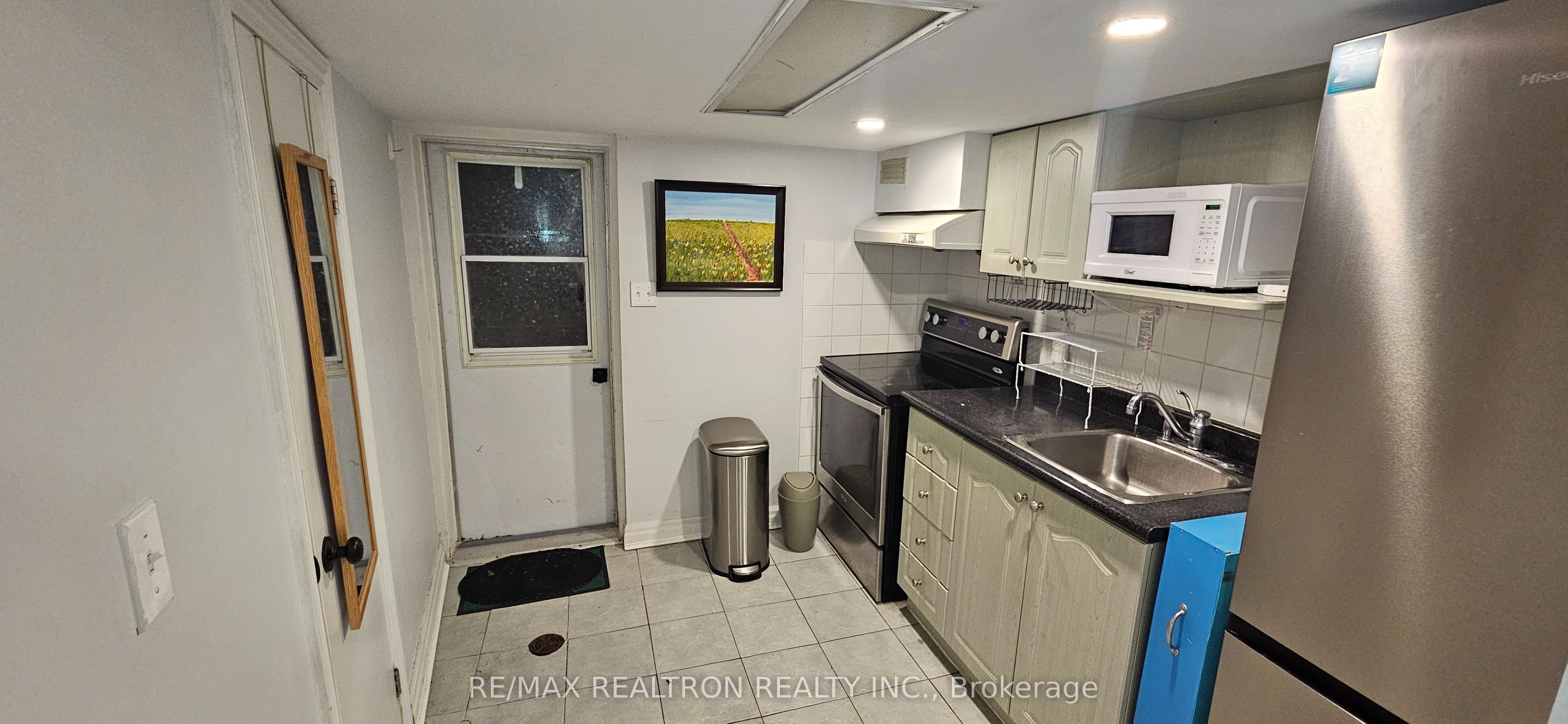 372 Rhodes Avenue, Toronto 4