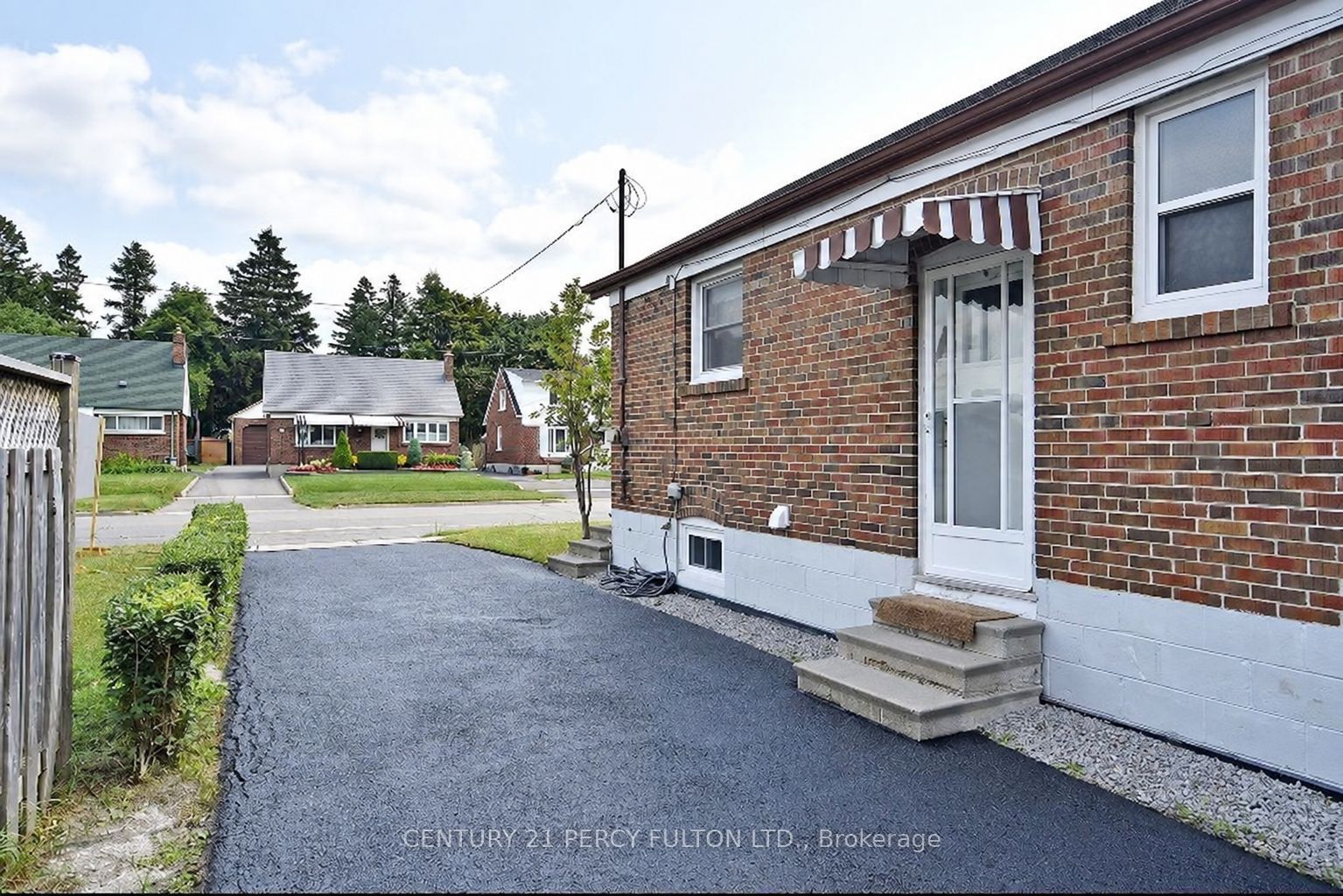 270 Wilson Road S, Oshawa 2