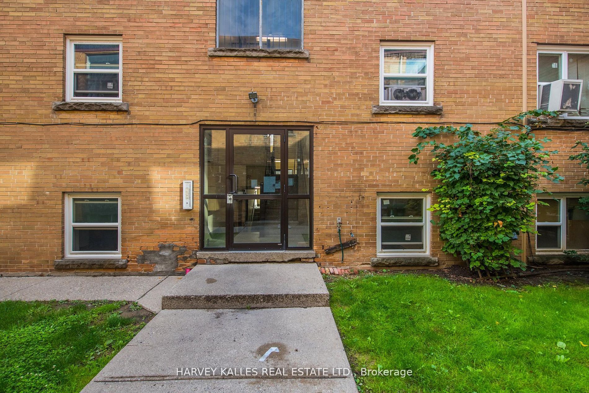 Unit 8 - 2905 St Clair Avenue E, Toronto 3