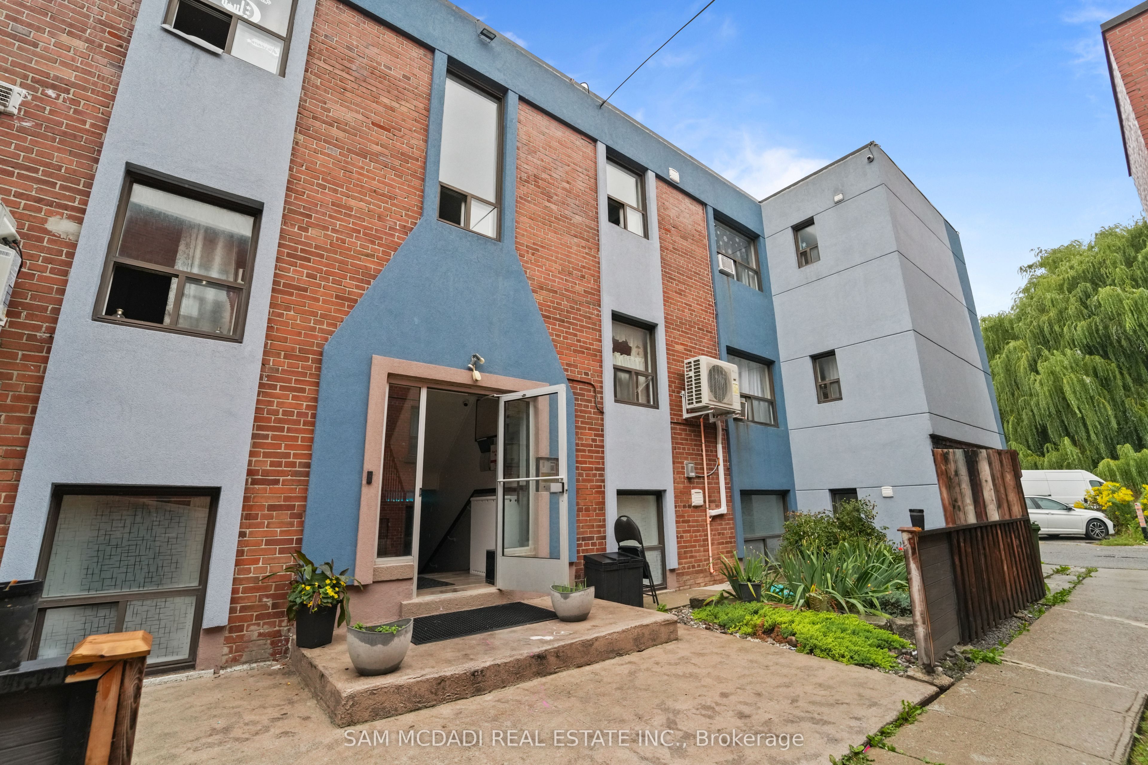 Unit 101 - 1016 O'connor Drive, Toronto 3