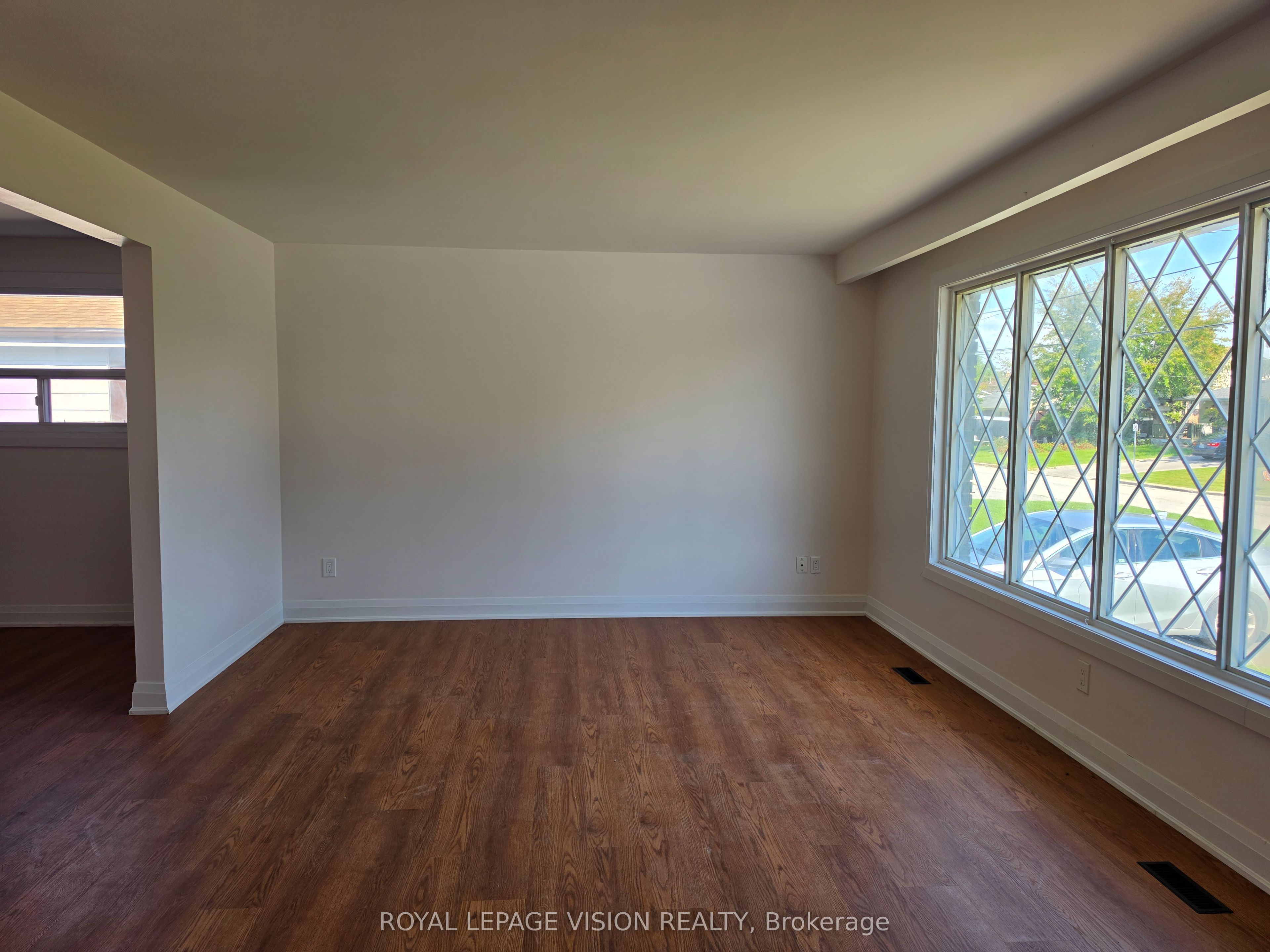 Unit Upper - 706 Leaside Street, Pickering 5