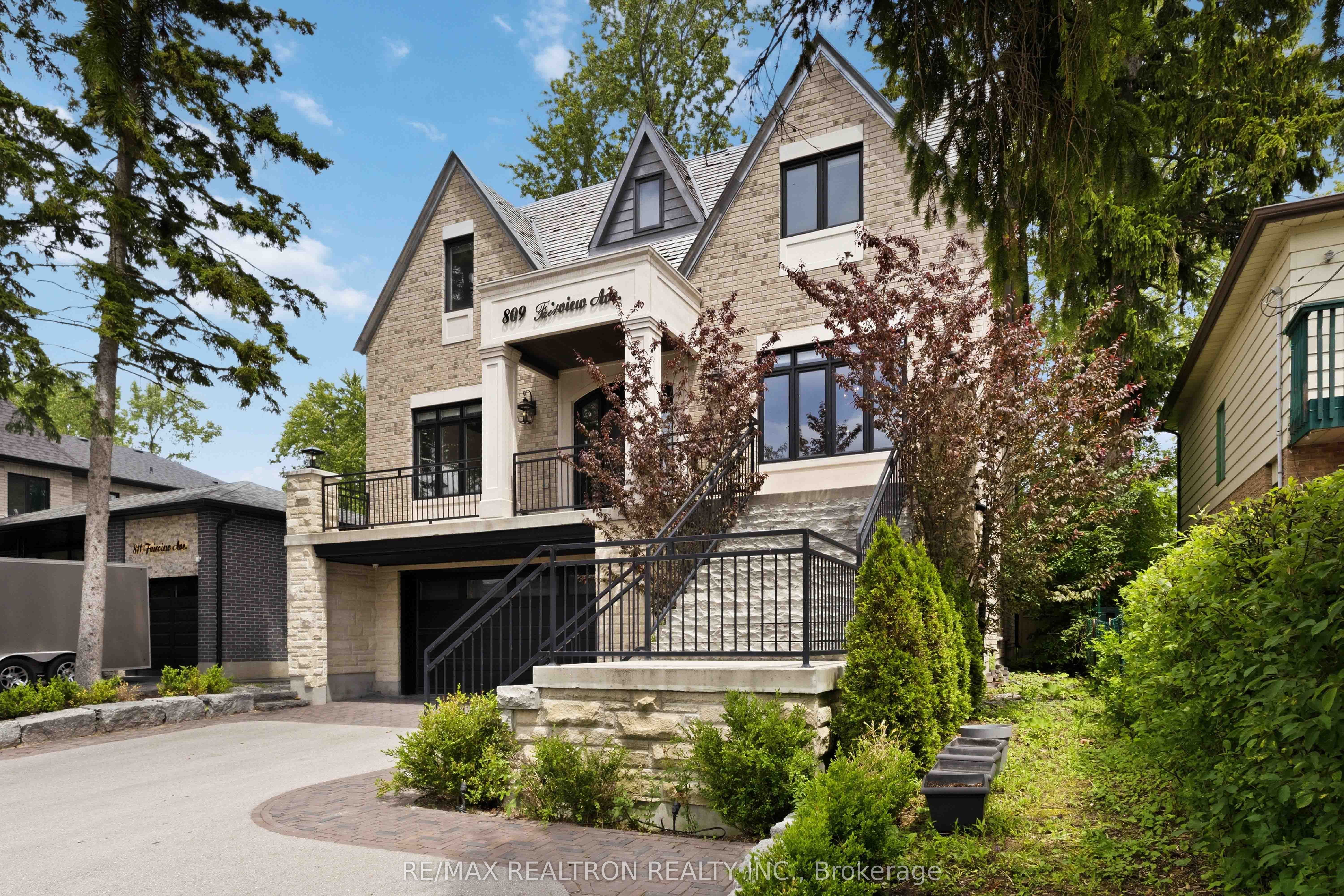 809 Fairview Avenue, Pickering 2