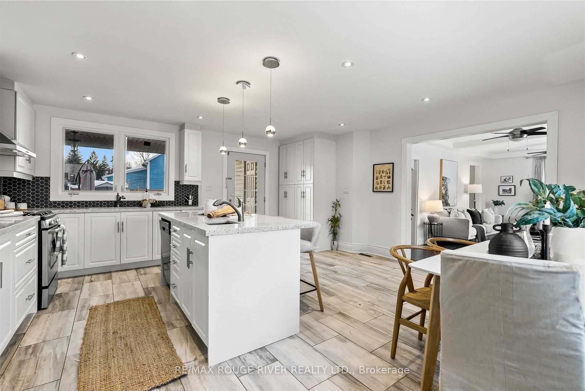 Unit Upper - 131 John Street E, Whitby 2