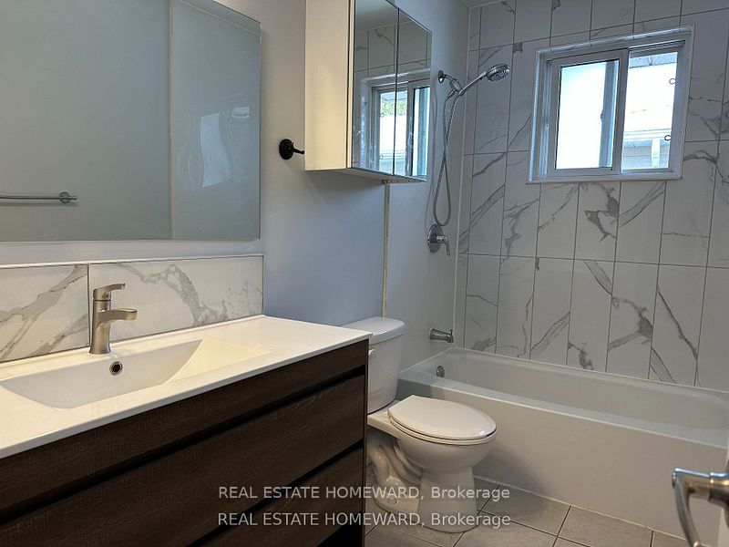 Unit Upper - 511 Harris Court, Whitby 4