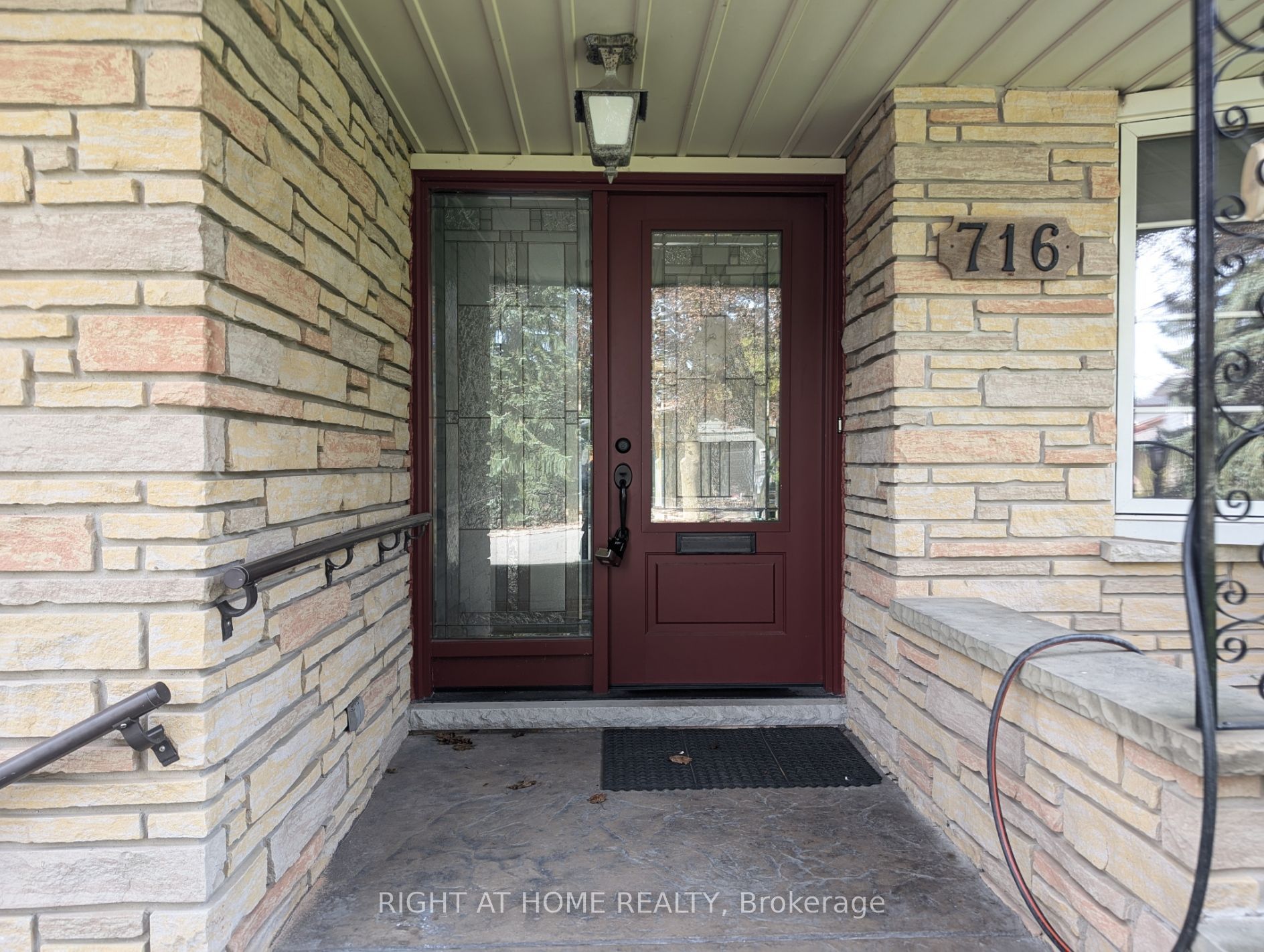 Unit Main Floor - 716 Tulip Court, Oshawa 2