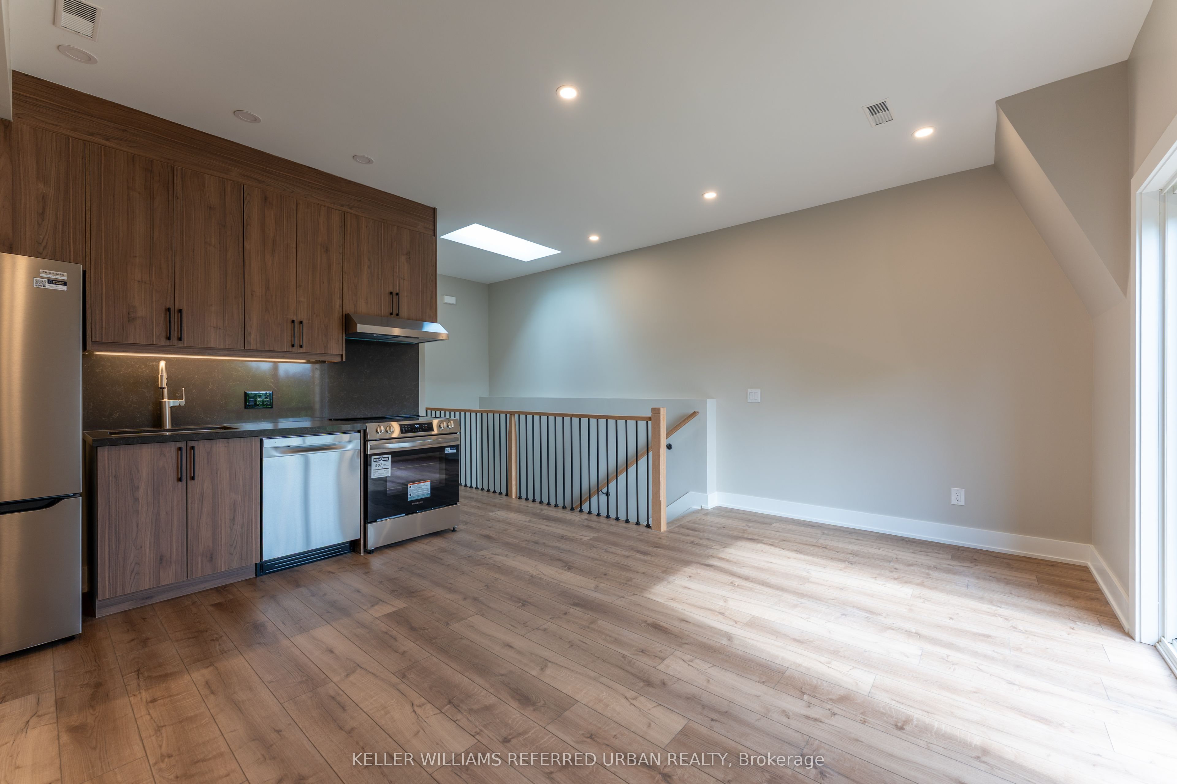 Unit 4 - 352 Jones Avenue, Toronto 2