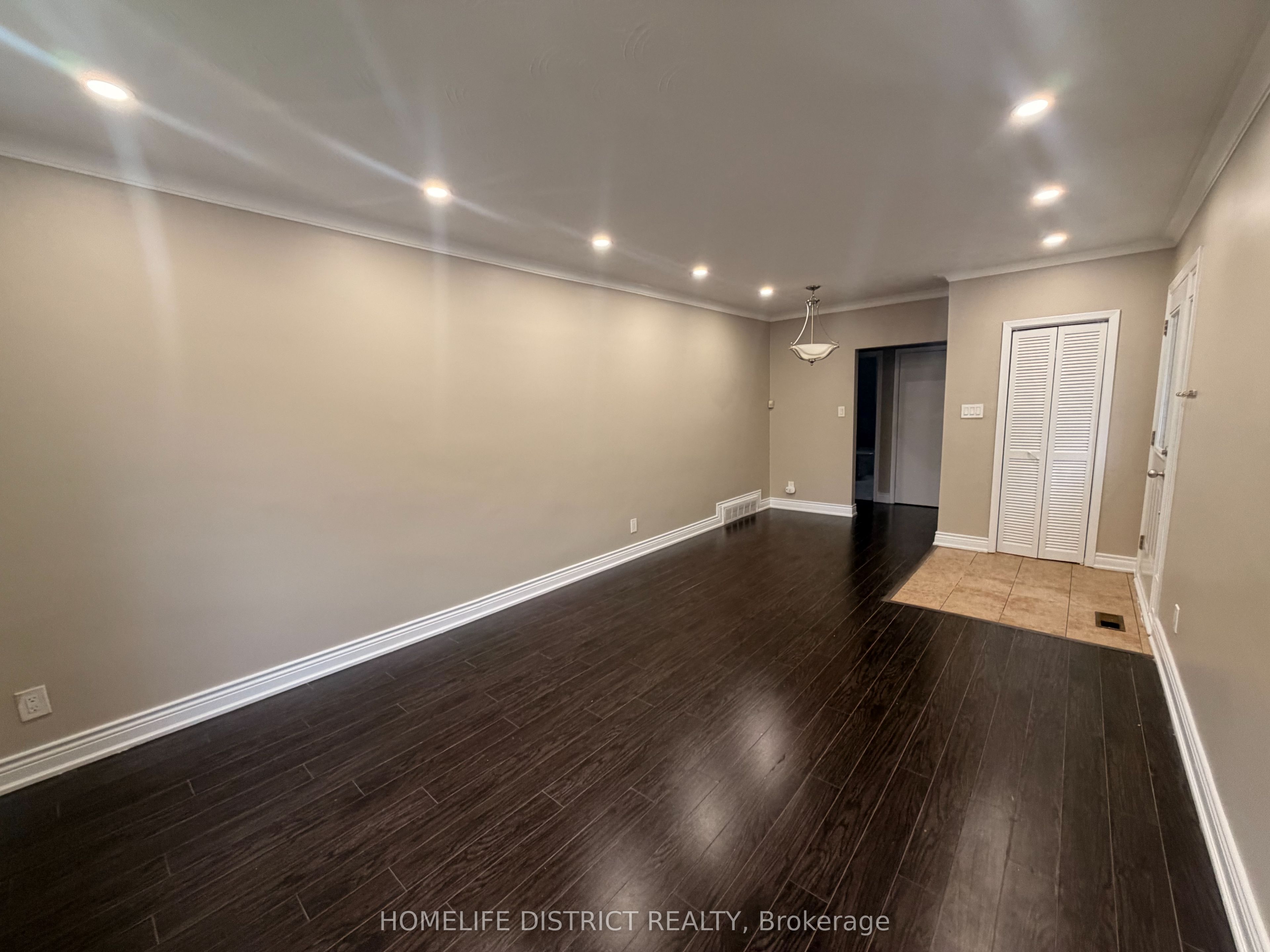 814 Brimorton Drive E, Scarborough 3