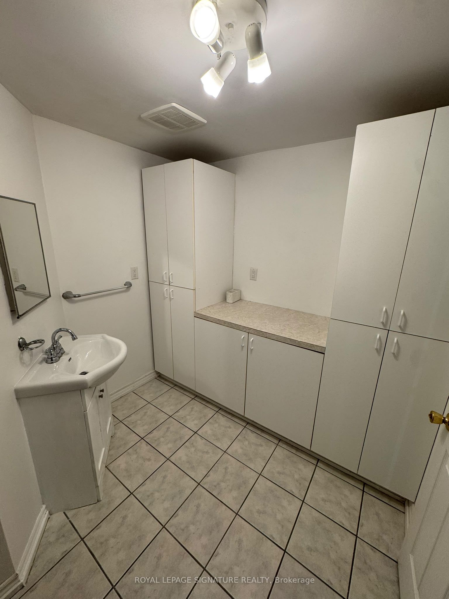 Unit Lower - 1107 Beaver Valley Crescent, Oshawa 2