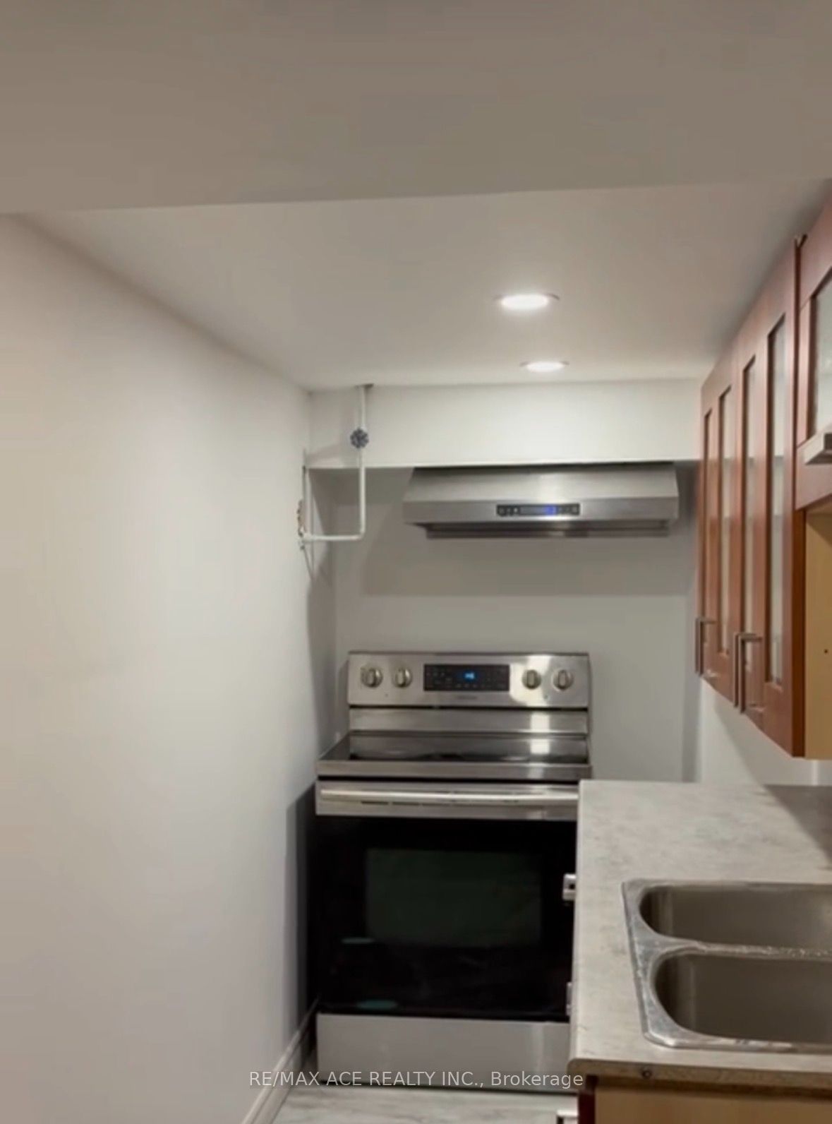 Unit Bsmt - 15 Cree Avenue, Scarborough 5