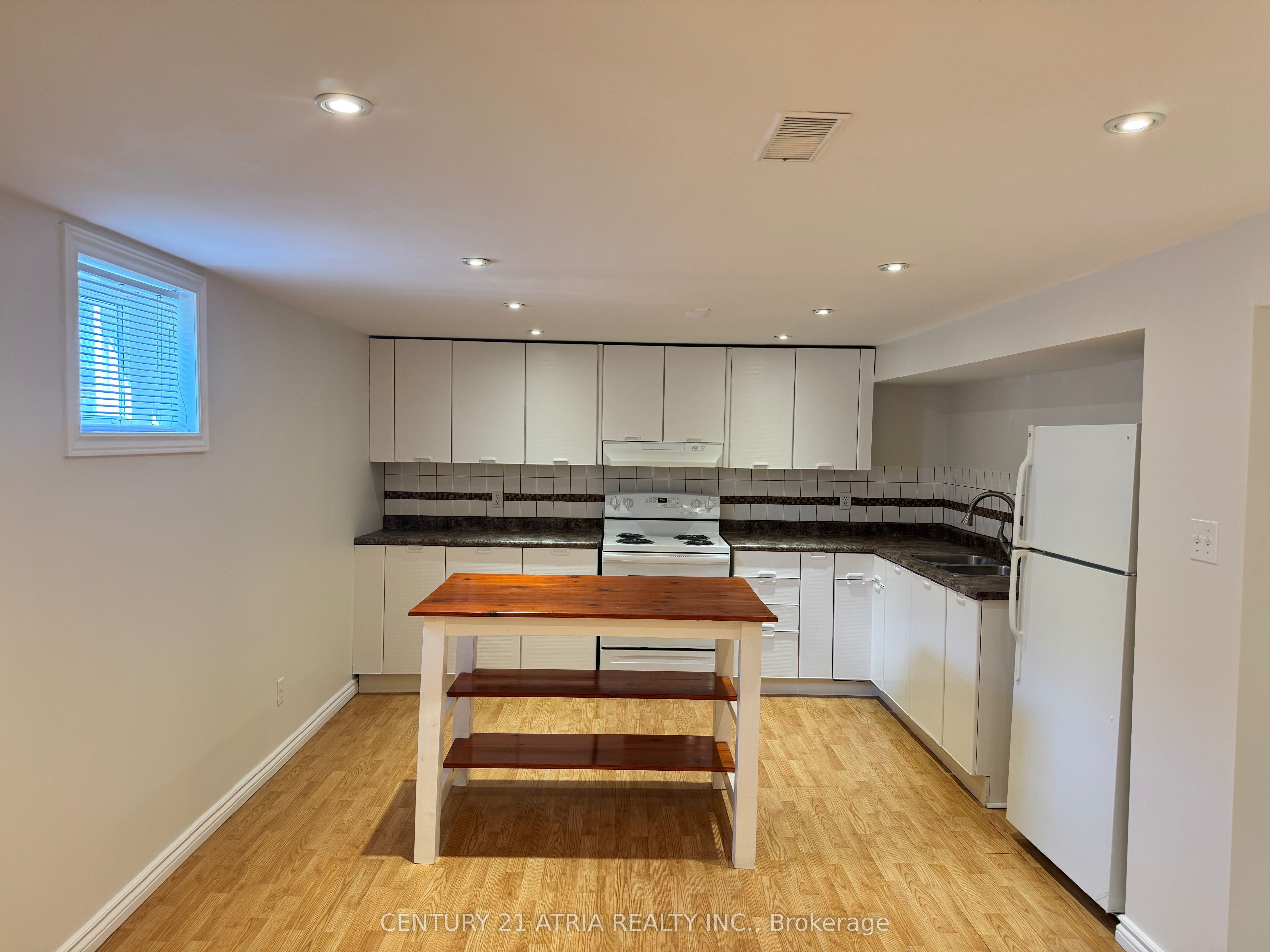 Unit Bsmt - 28 Willowhurst Crescent, Scarborough 4