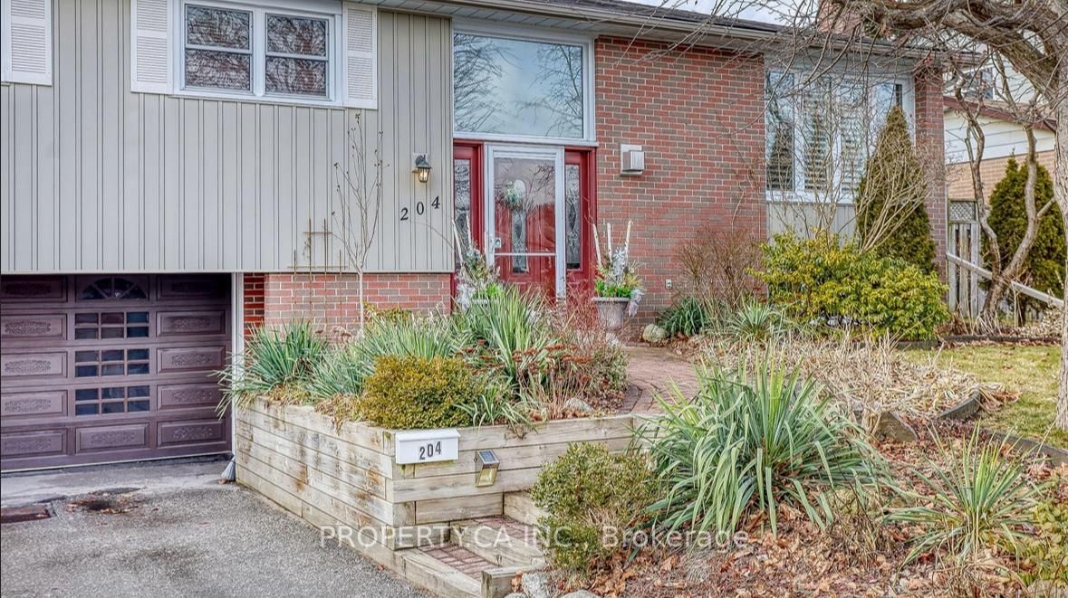 Unit Upper - 204 Mason Drive, Whitby 2