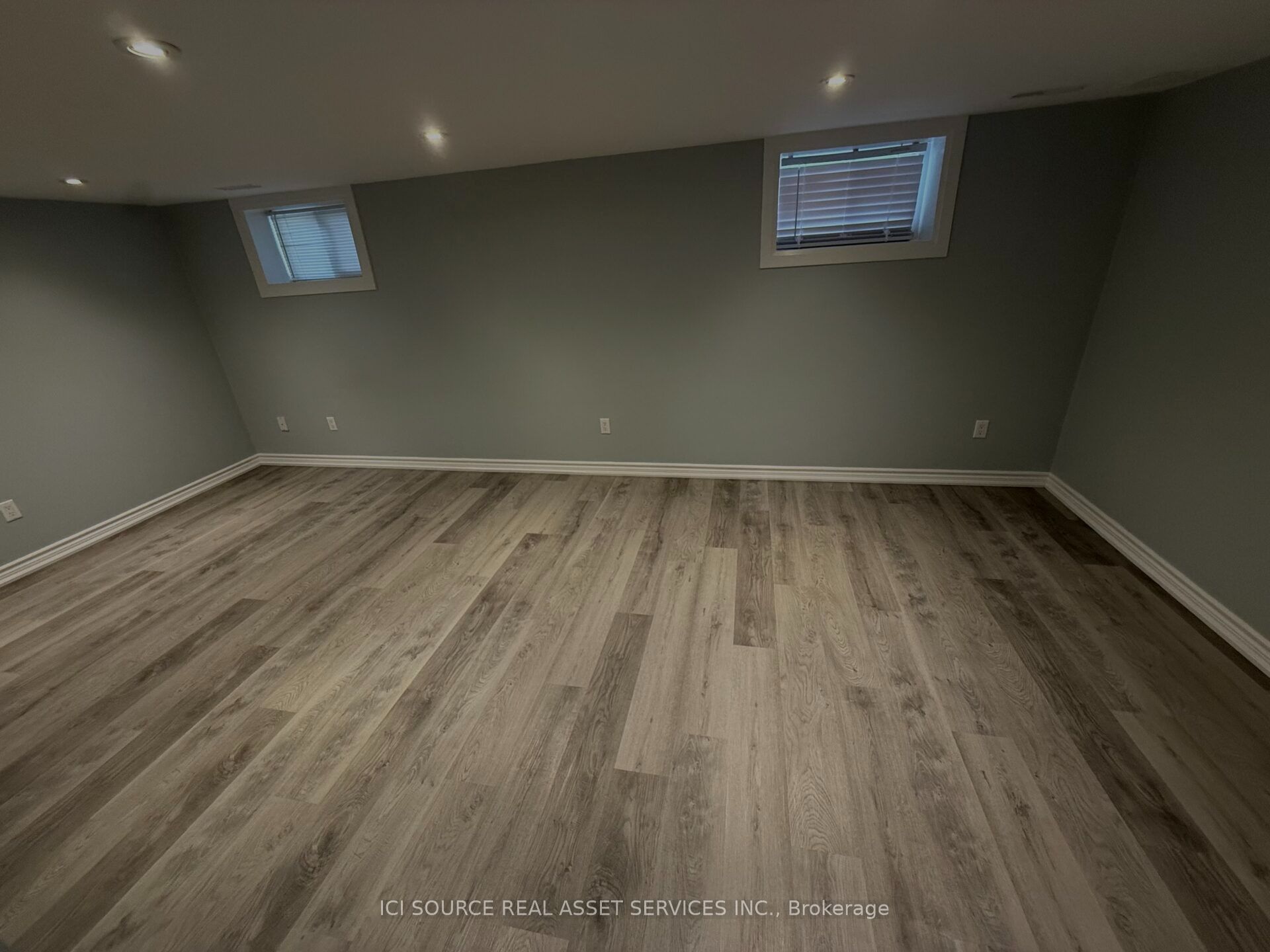 Unit Lower Level - 17 Hubert Avenue, Scarborough 4