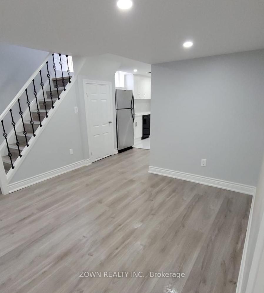 1668 Portland Court, Pickering 1