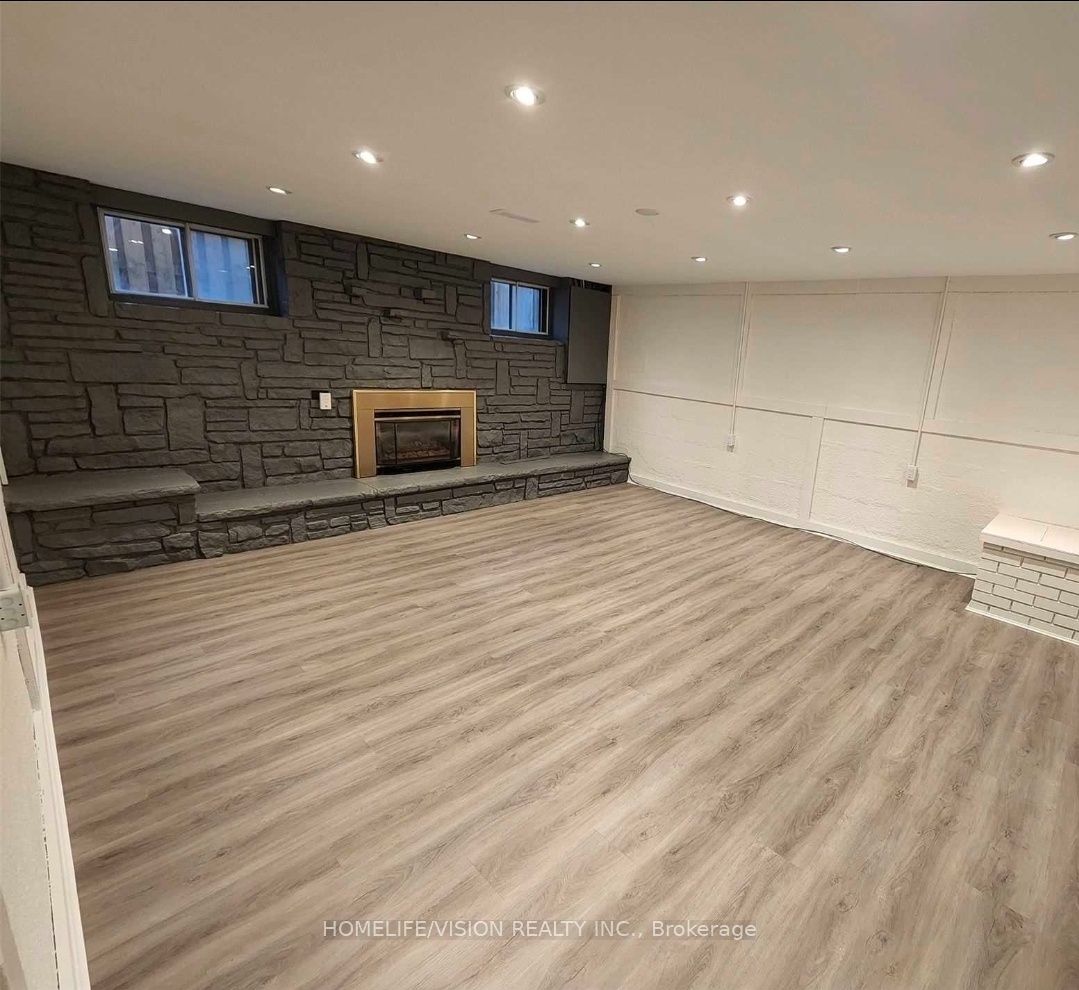 Unit Bsmt - 271 Sussex Ave Avenue, Richmond Hill 2