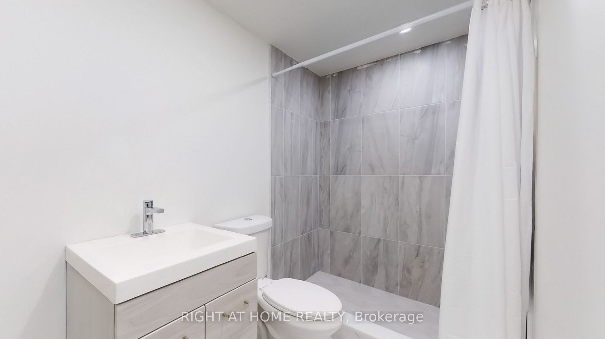 Unit lower2 - 62 Mcclenny Drive, Aurora 4