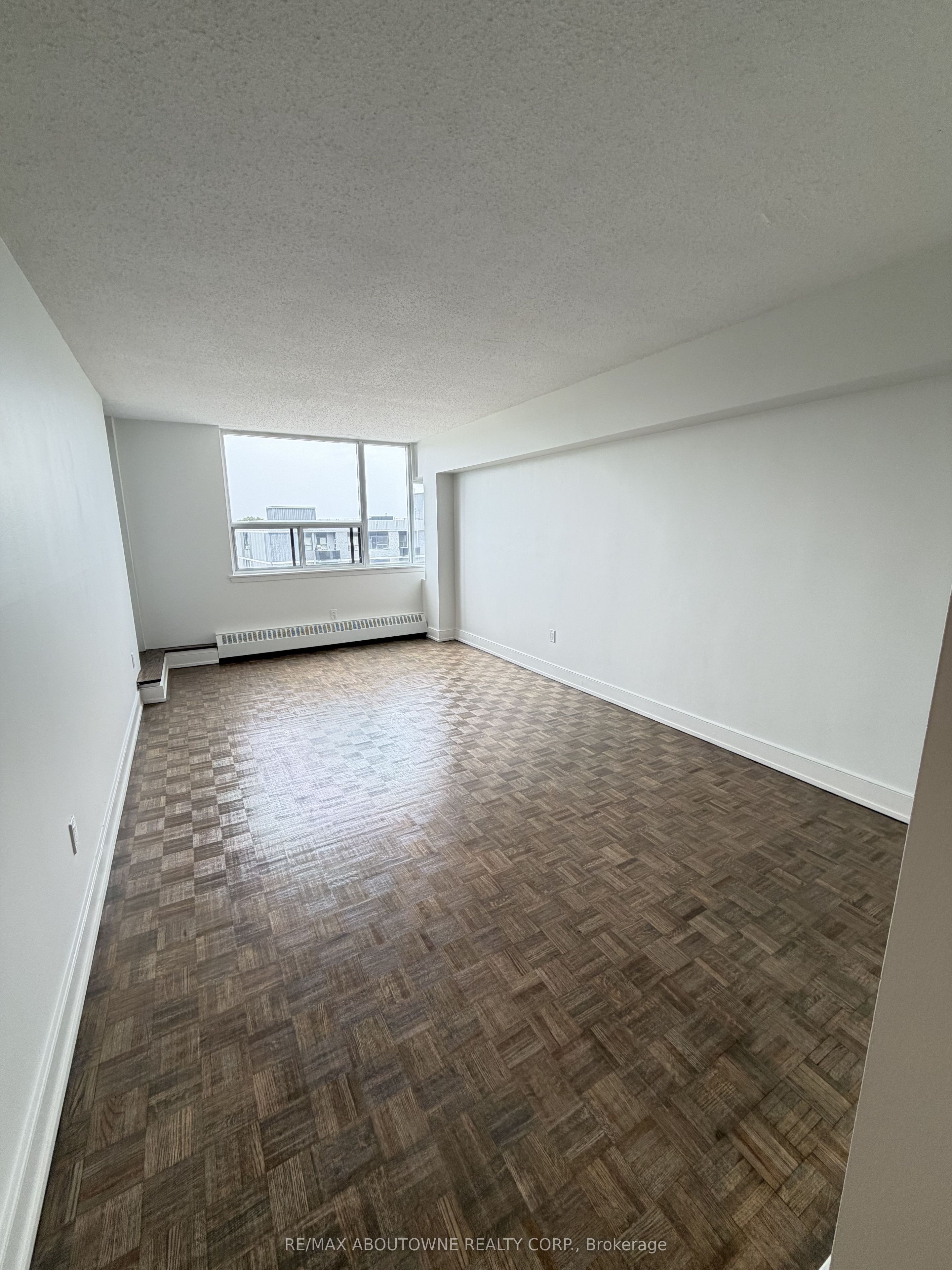 Unit 606 - 147 Wellington Street W, Aurora 4