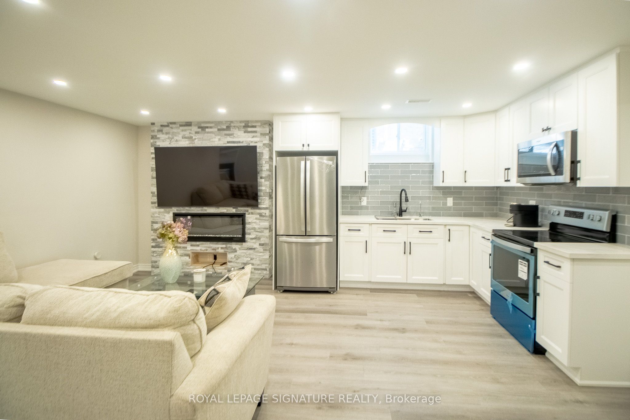 Unit Bsmt - 48 Pietrowski Drive, Georgina 4
