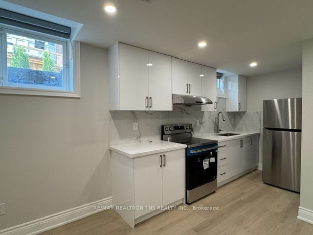 Unit Basement B - 32 Love Court, Richmond Hill 4