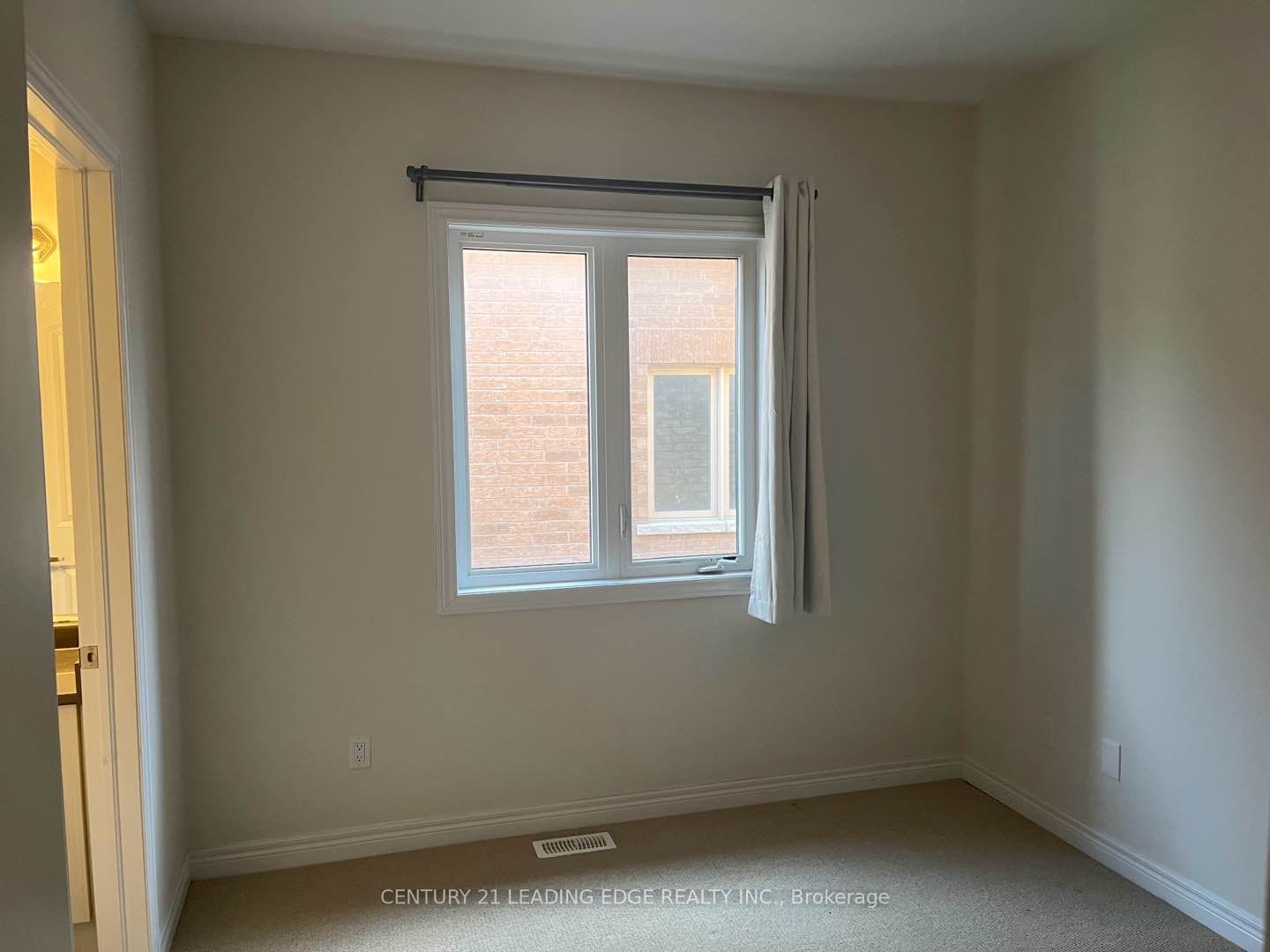 Unit 1 Bdrm Upper Level - 23 Boland Court, Aurora 4
