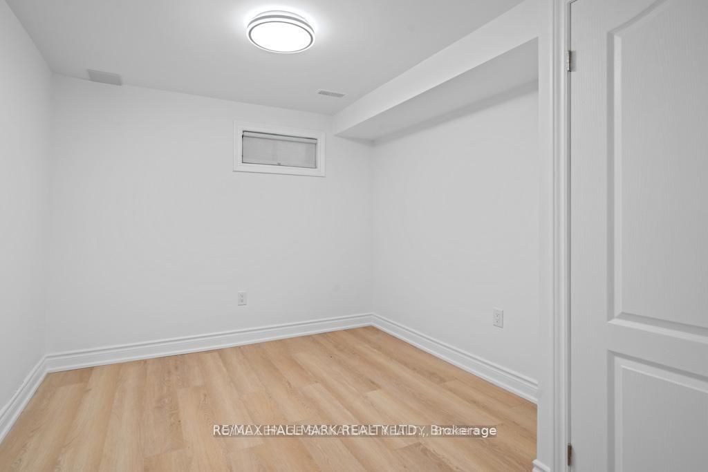 Unit BASEMENT - 227 Thoms Crescent, Newmarket 3
