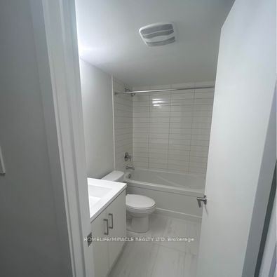 Unit 81 - 39 Honeycrisp Crescent, Vaughan 4