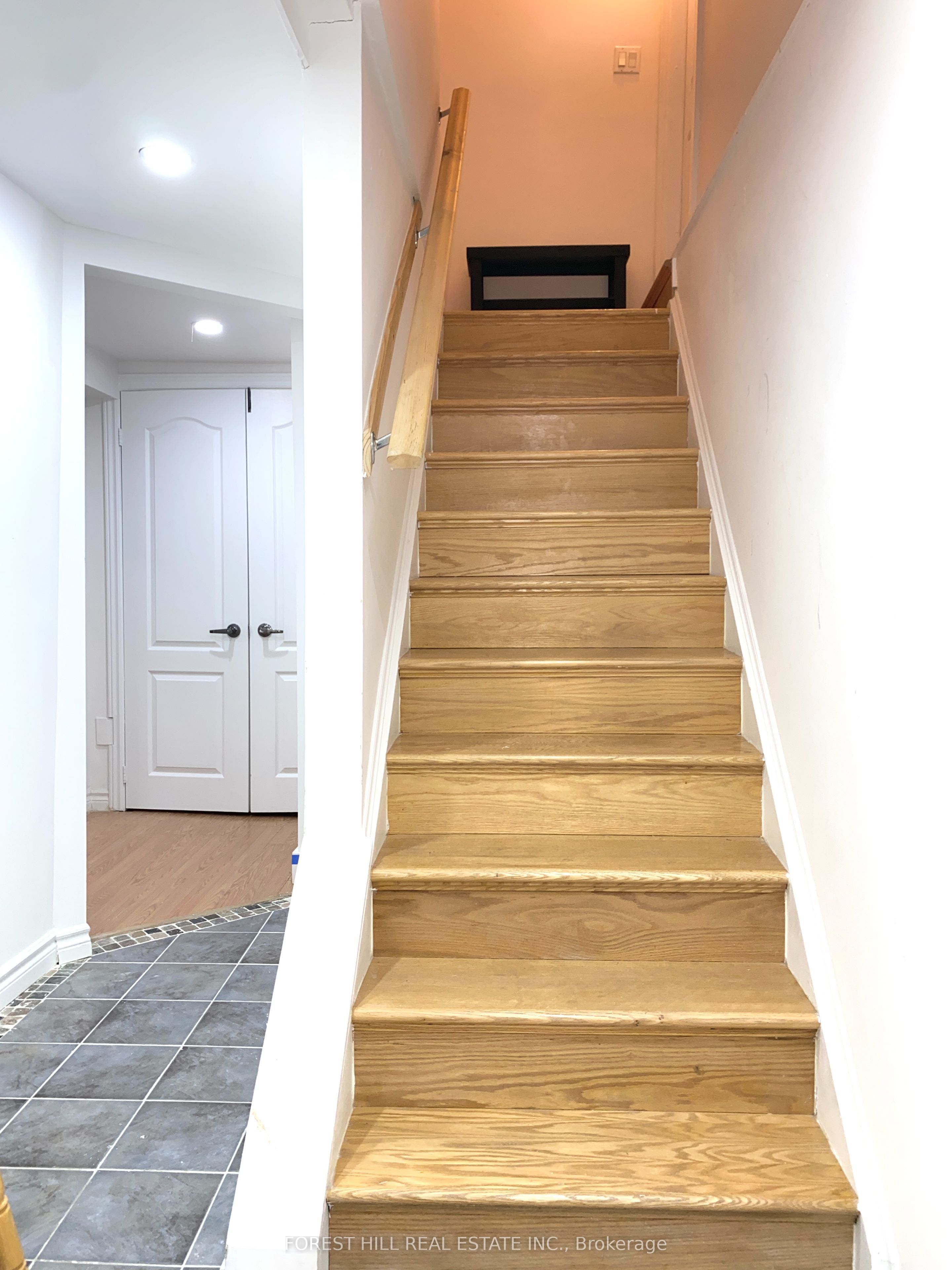 Unit Basement - 120 Greenbelt Crescent, Richmond Hill 4