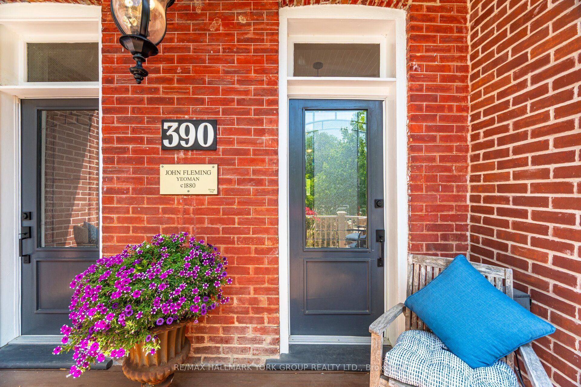 390 Main Street, King 4