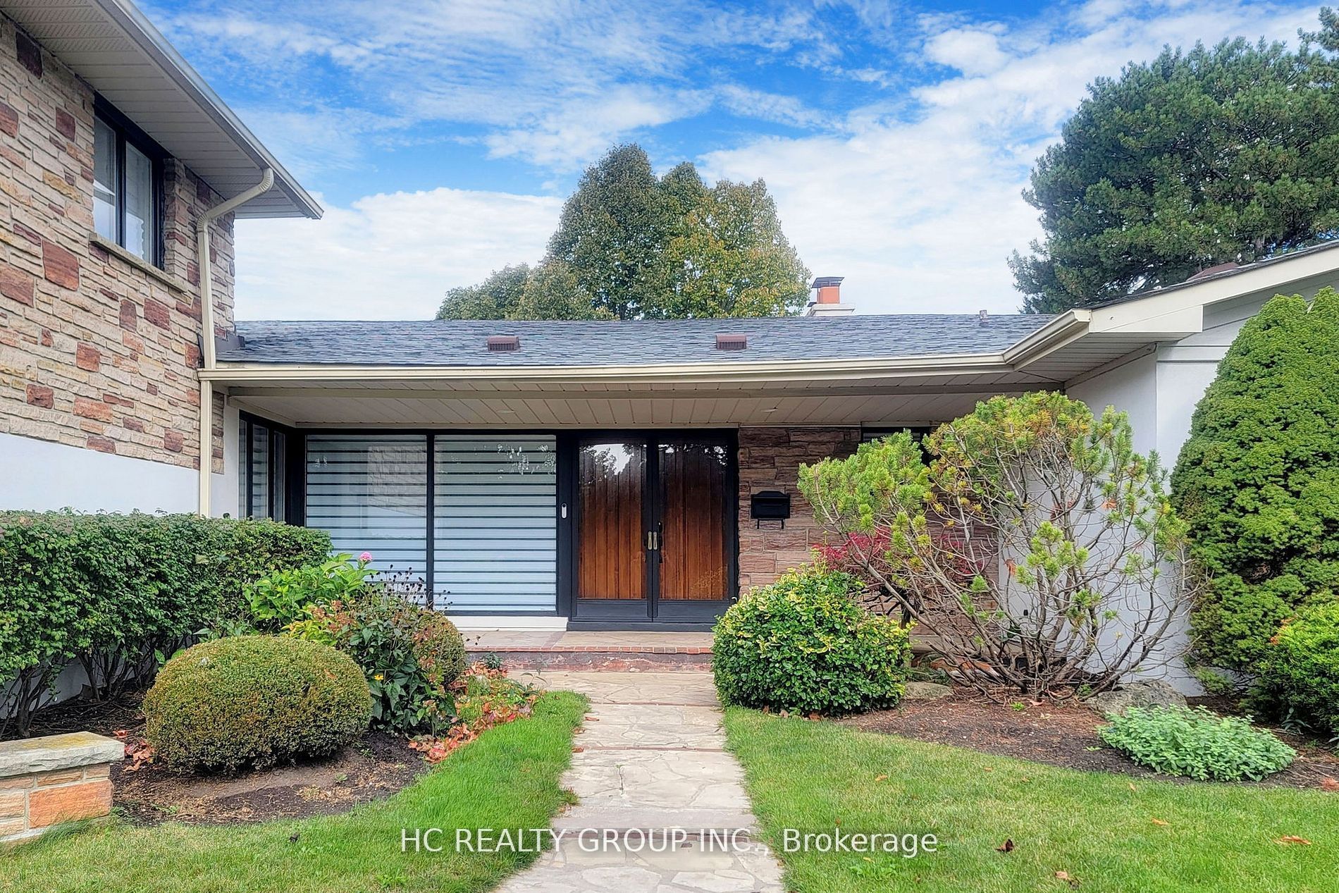 83 Fairway Heights Drive, Markham 2