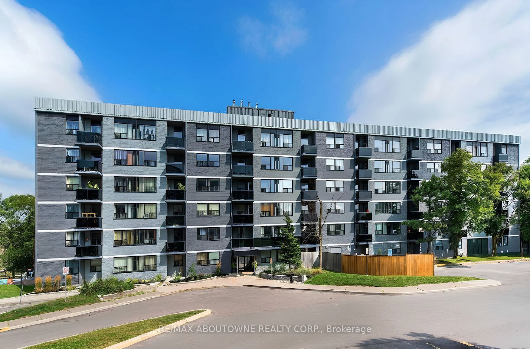Unit 602 - 145 Wellington Street W, Aurora 1