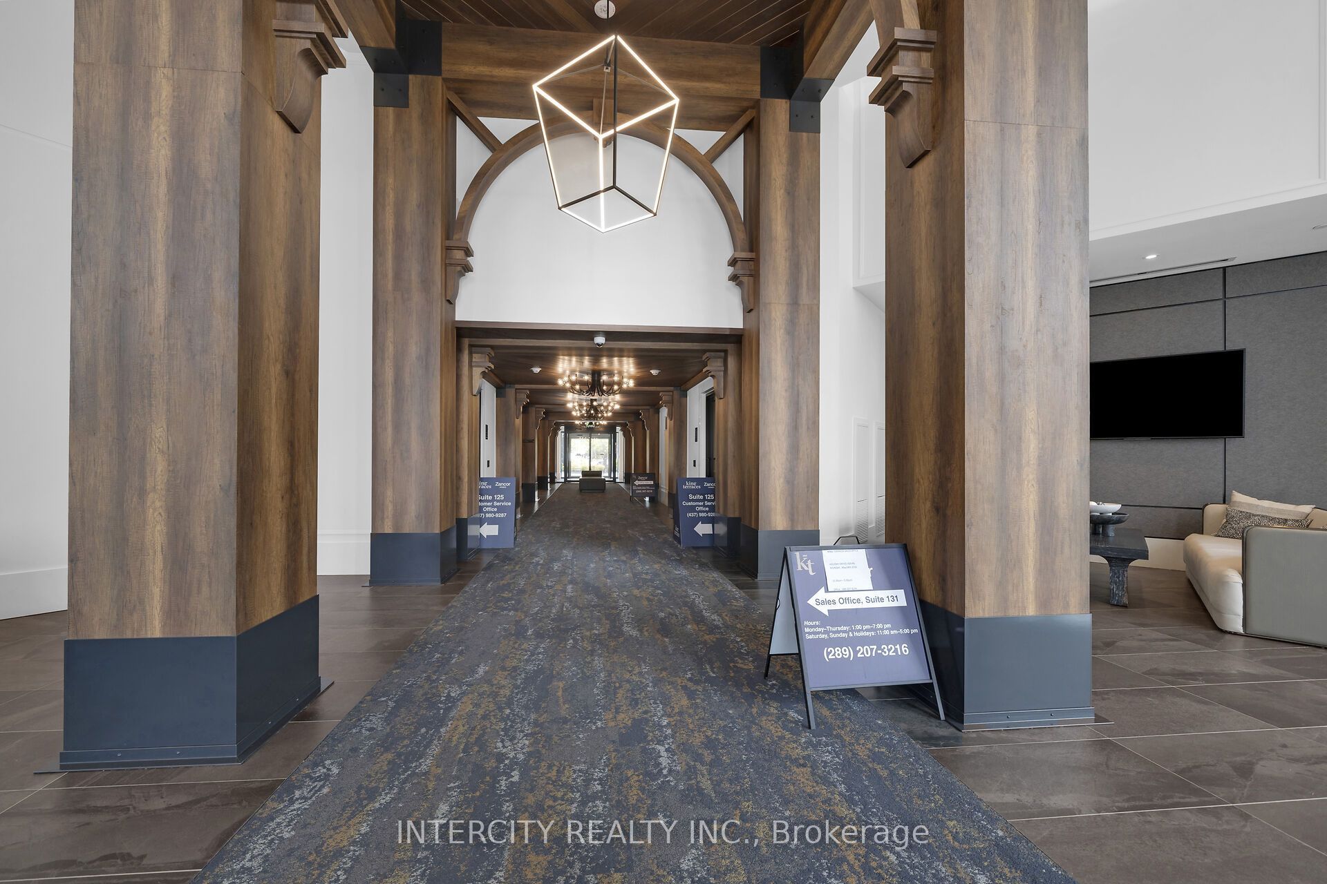 Unit 538 - 2075 King Road, King 3