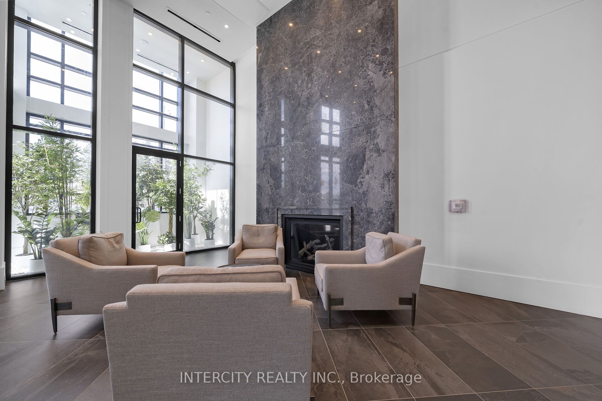 Unit 606 - 2075 King Road, King 4