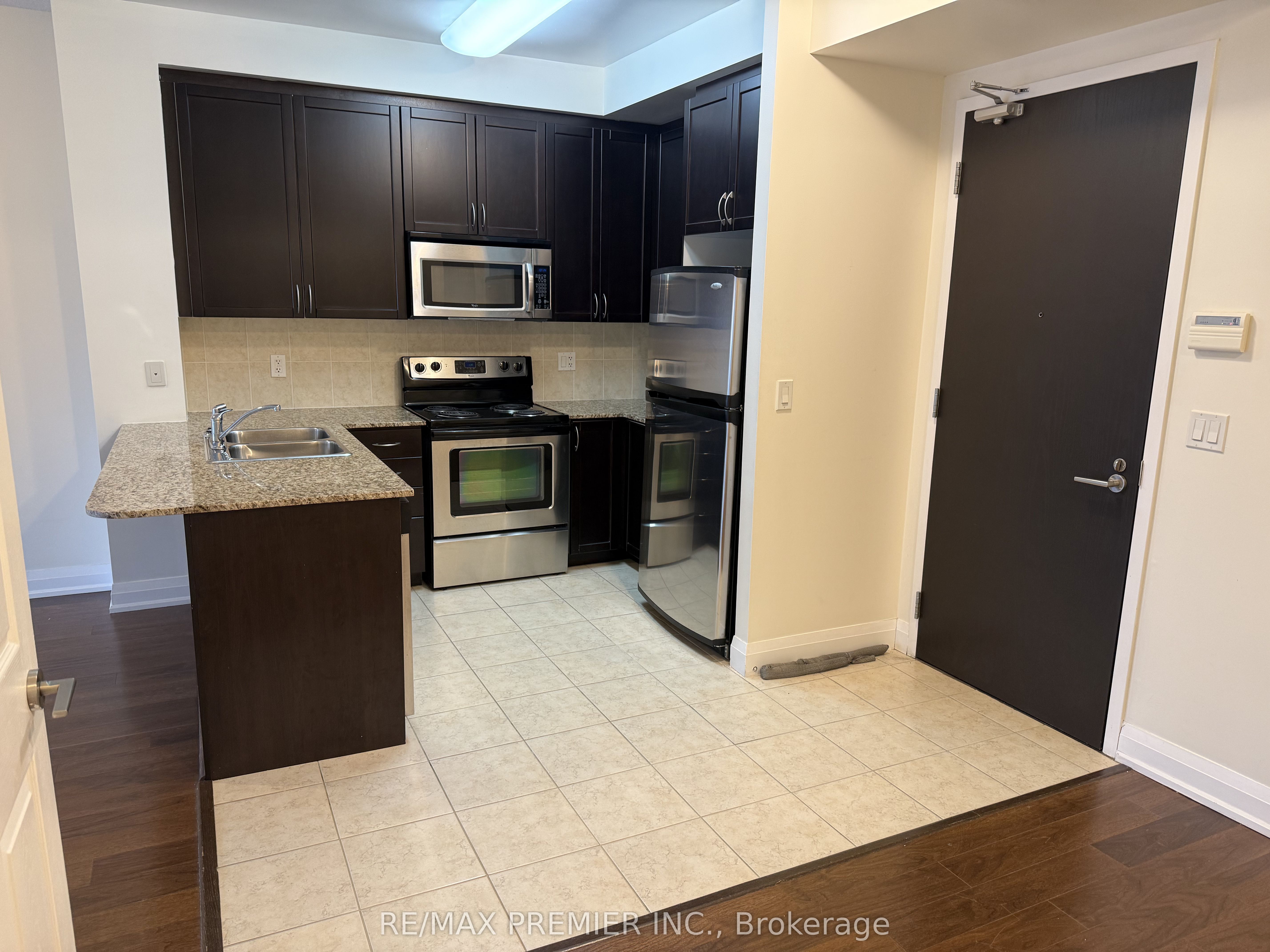 Unit 406 - 83 Woodbridge Avenue, Vaughan 2