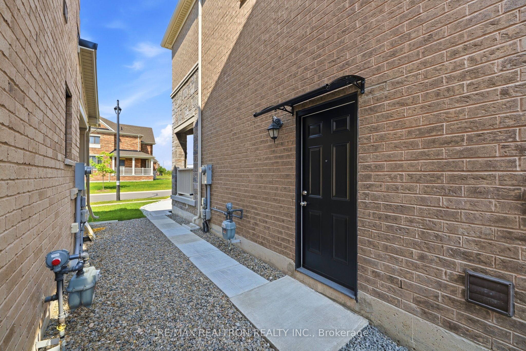 Unit B - 55 Bartram Crescent, Bradford West Gwillimbury 2