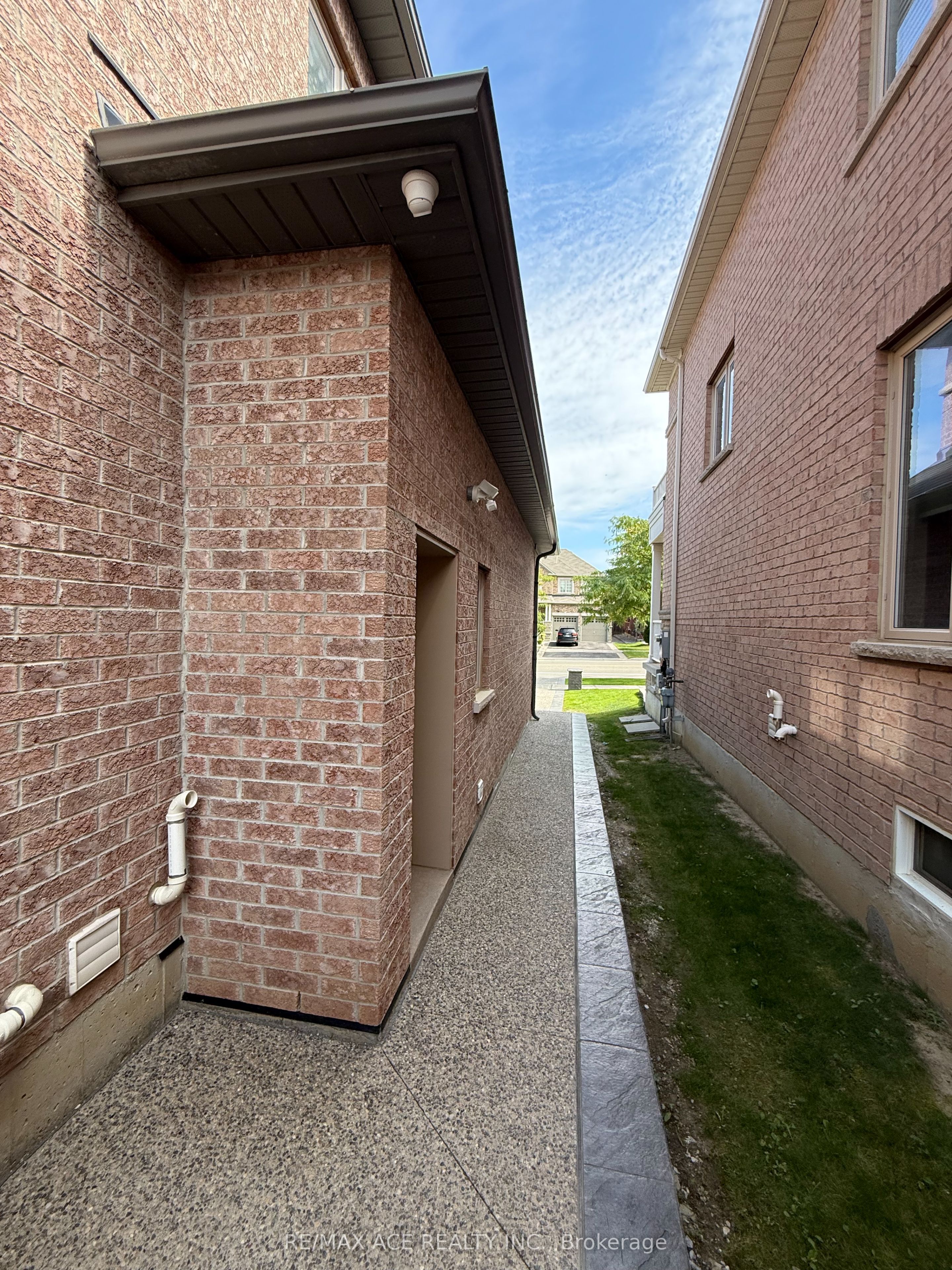 Unit Bsmt - 668 Via Campanile Avenue, Vaughan 5