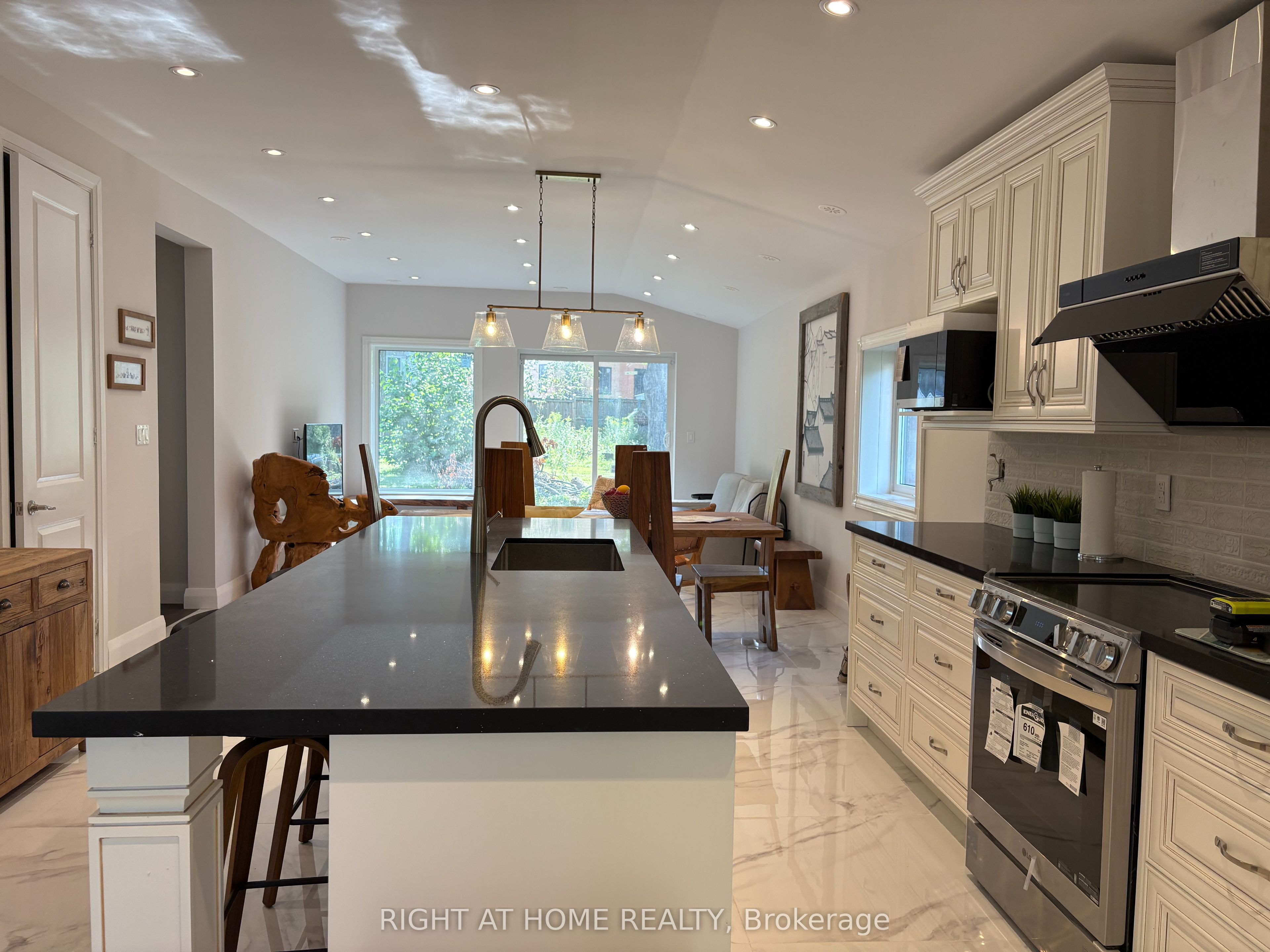 2012 Inglewood Drive, Innisfil 5