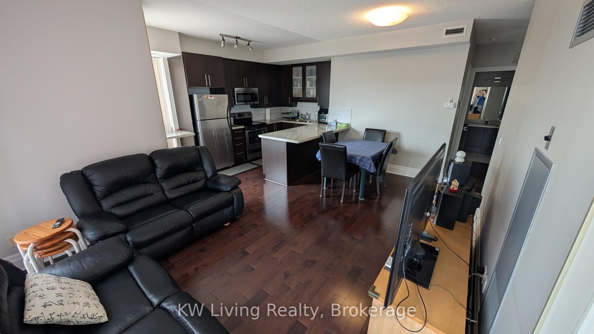Unit 610B - 21 Upper Duke Crescent, Markham 2