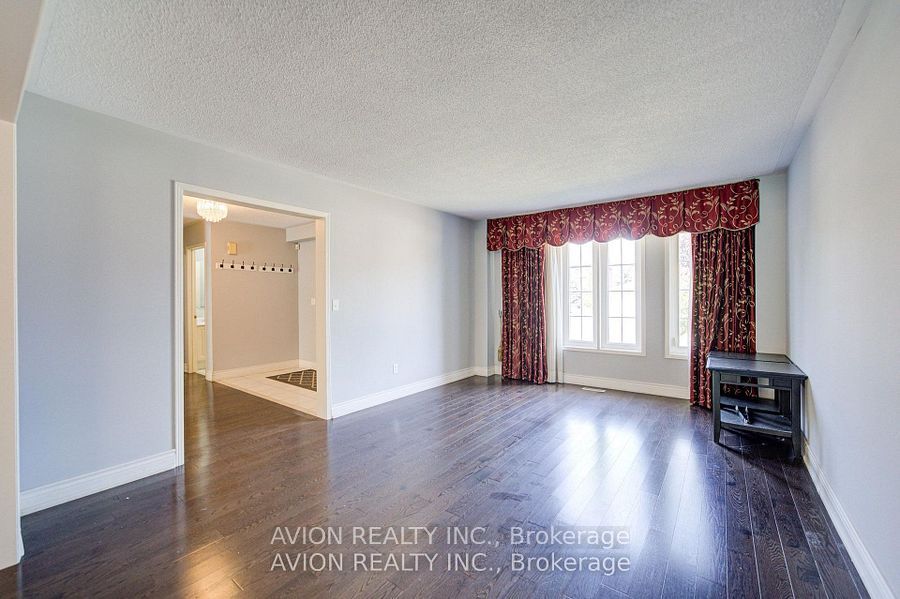 29 Charrington Crescent, Markham 4